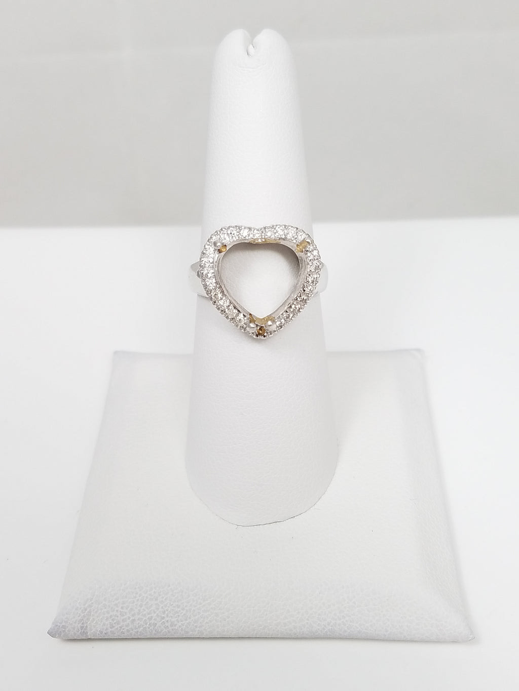 18k White Gold Natural Diamond Heart Halo Ring Mount