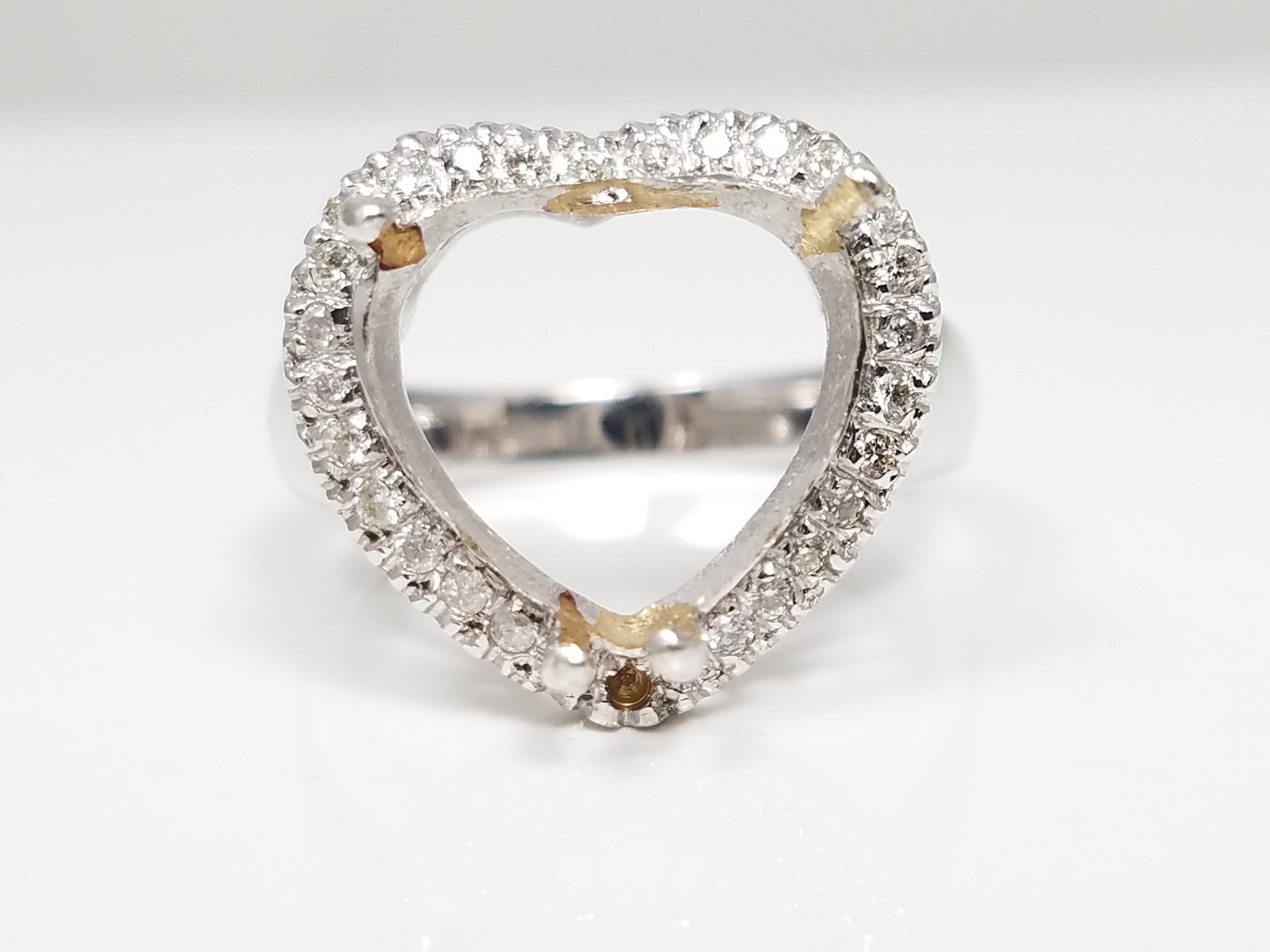 18k White Gold Natural Diamond Heart Halo Ring Mount