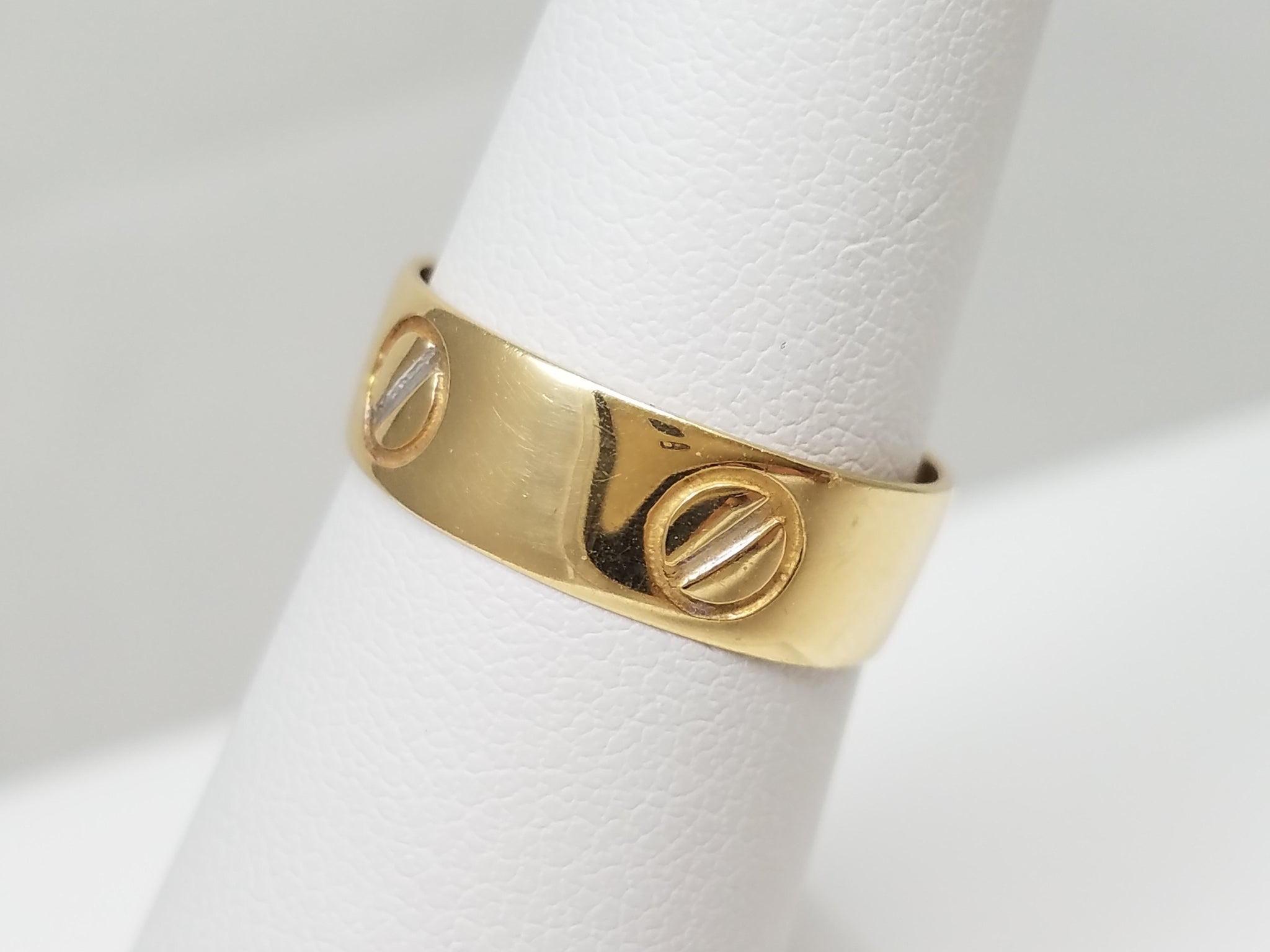 Stylish 18k Yellow Gold Ring