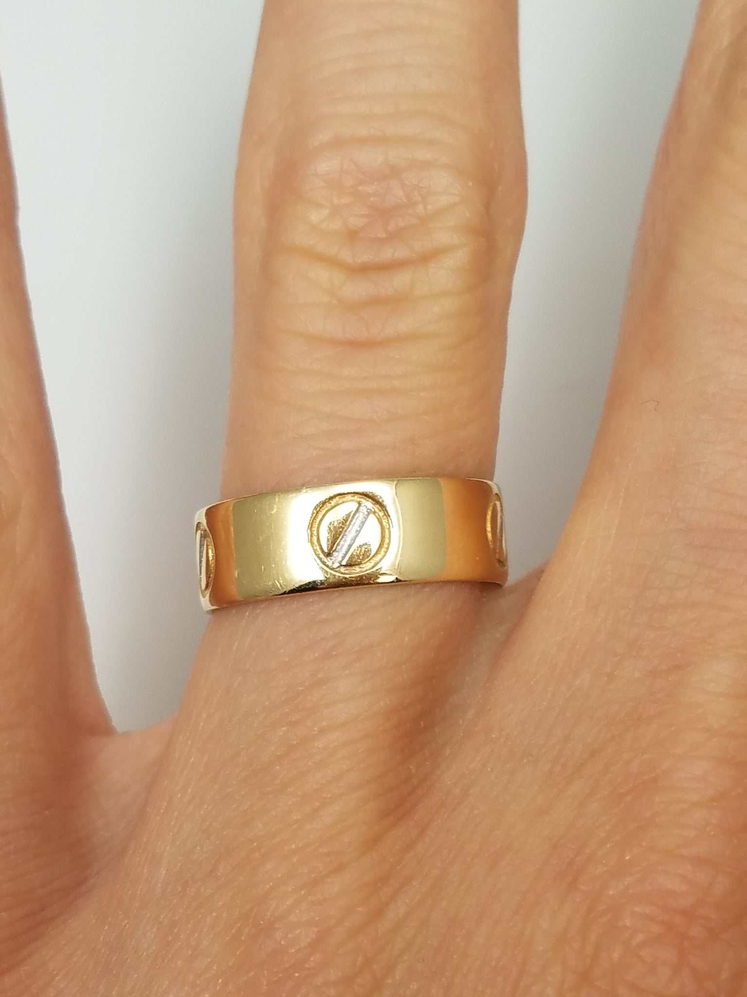 Stylish 18k Yellow Gold Ring