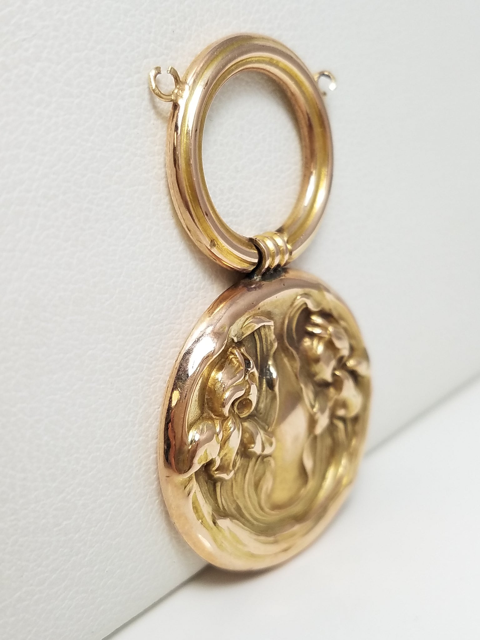 Detailed Art Nouveau 8k Gold Pendant To Restore