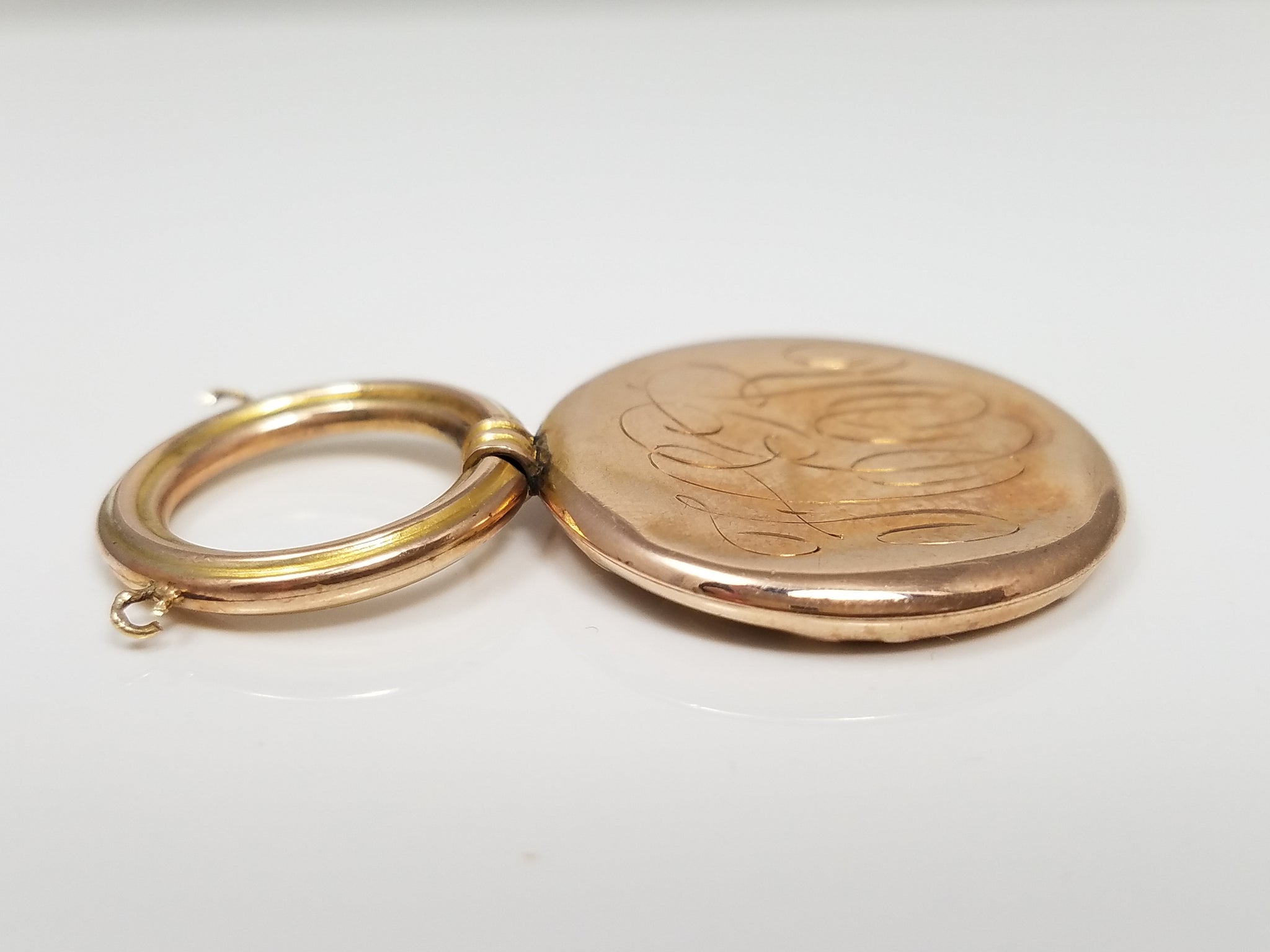 Detailed Art Nouveau 8k Gold Pendant To Restore