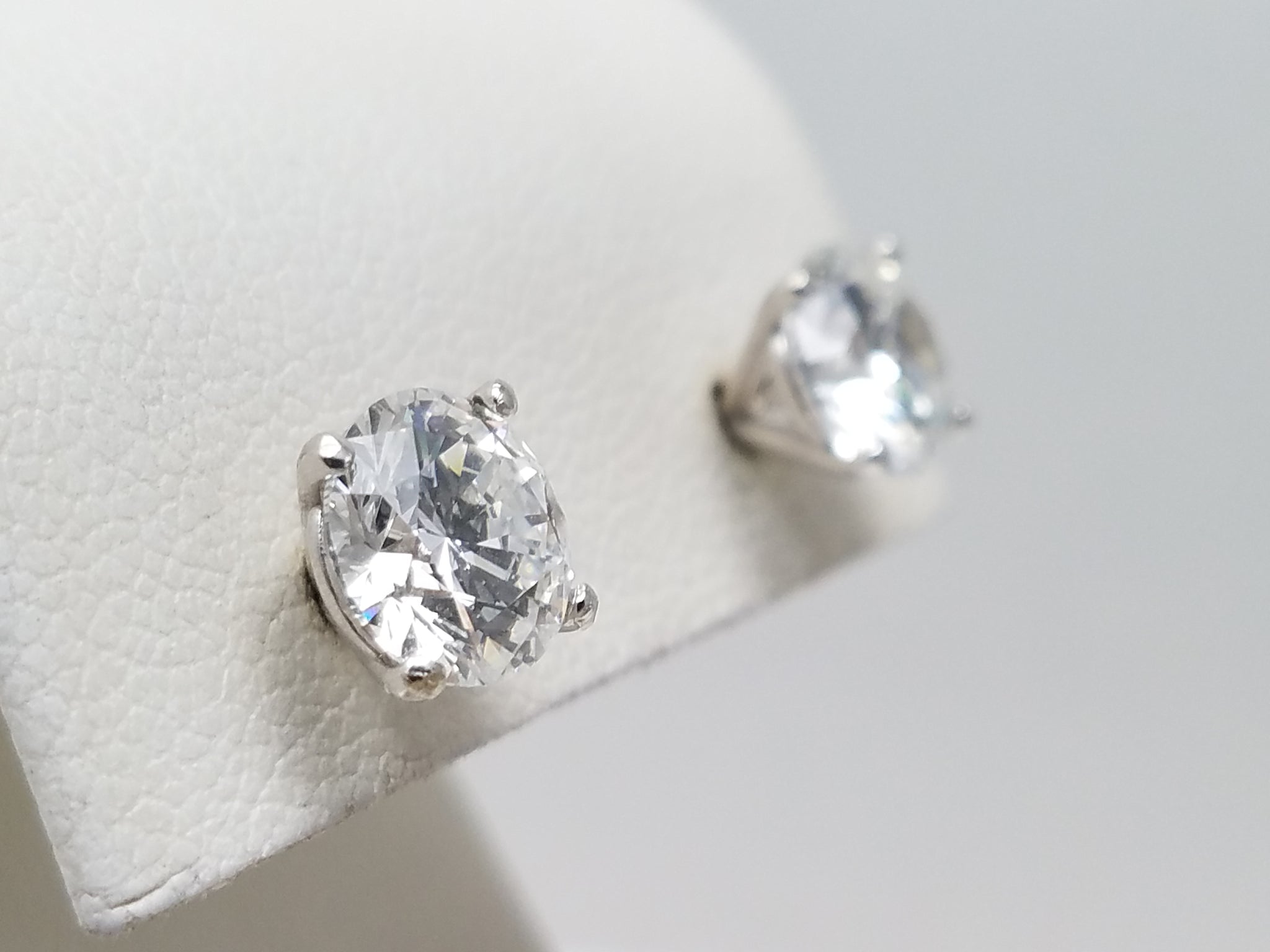 NEW IGI Certified 3.00ctw Round Brilliant Lab Grown Diamond 14k White Gold Stud Earrings VS2-D