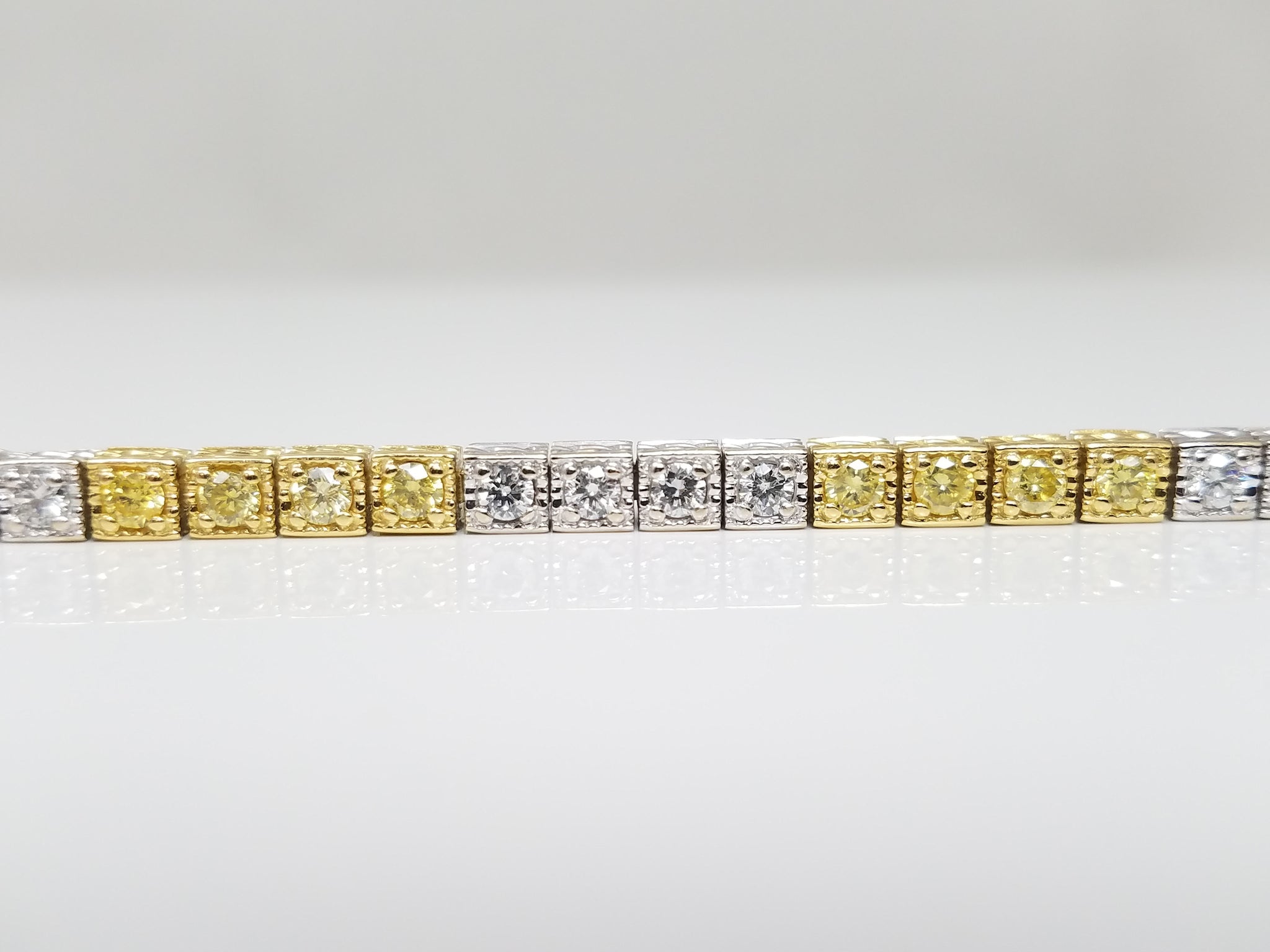 Luxurious 18k Two Tone Gold 2ctw Natural Diamond 7.75" Bracelet