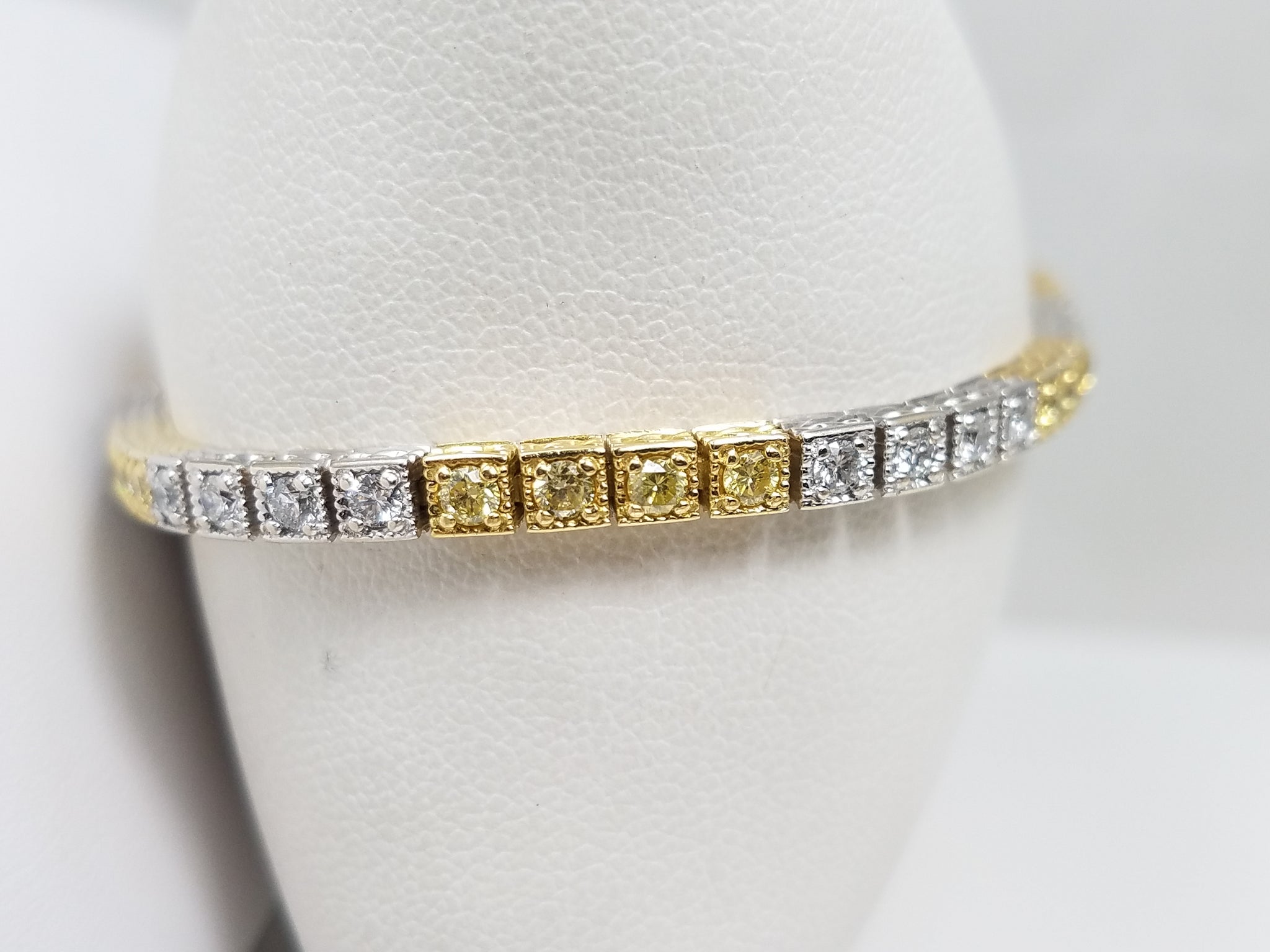 Luxurious 18k Two Tone Gold 2ctw Natural Diamond 7.75" Bracelet