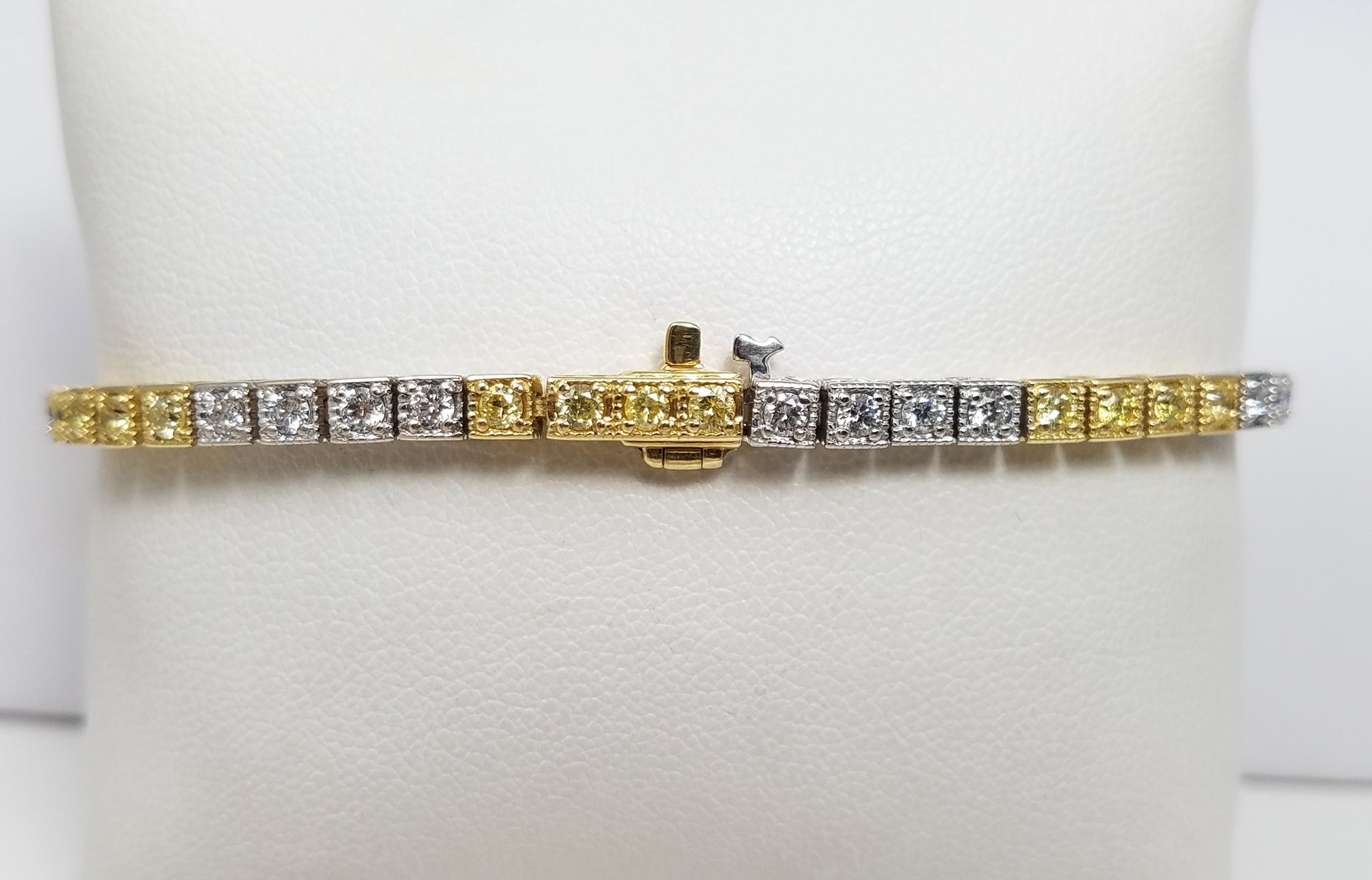 Luxurious 18k Two Tone Gold 2ctw Natural Diamond 7.75" Bracelet