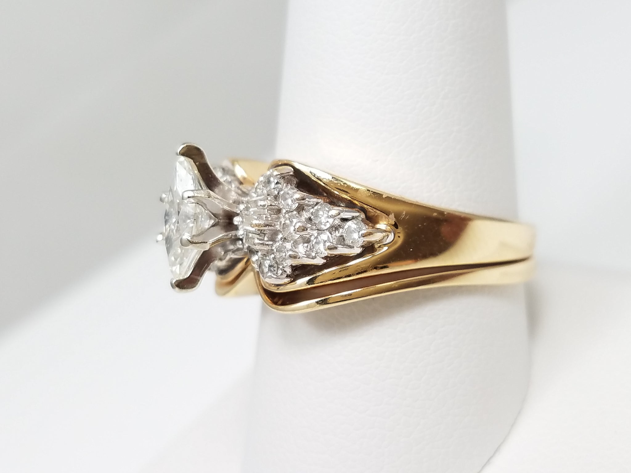 Glamorous 14k Yellow Gold Natural Diamond Engagement Ring