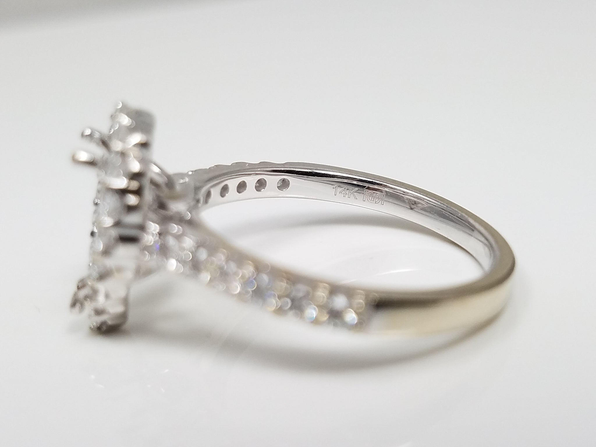 14k White Gold Lab Diamond Pear Shaped Ring Mount