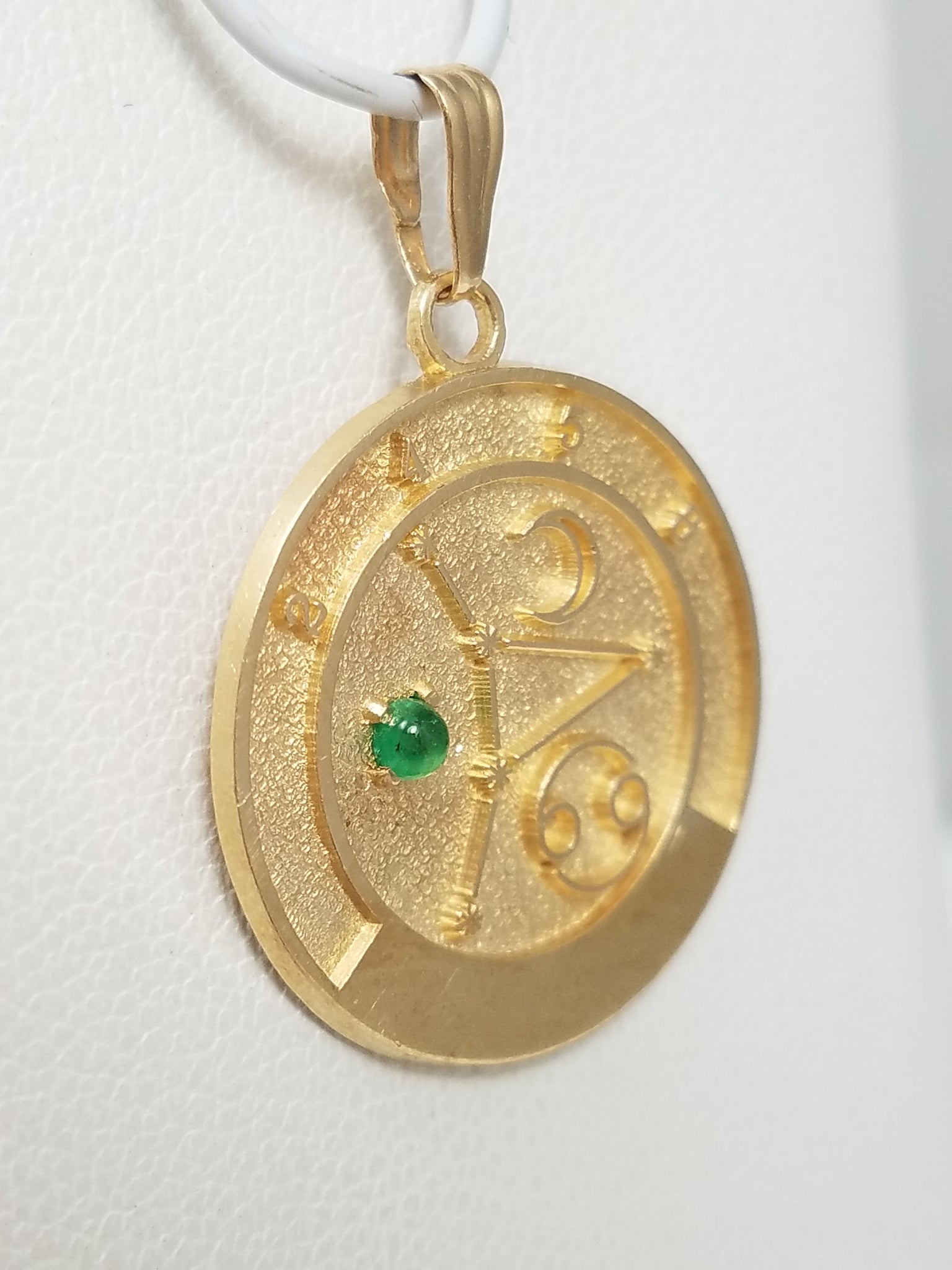 Decorative 14k Yellow Gold Cancer Zodiac Pendant