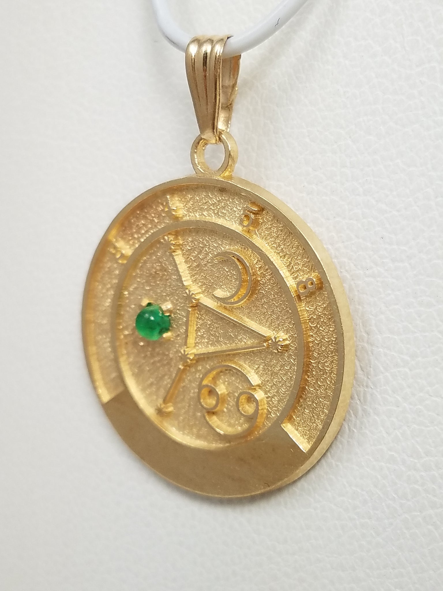 Decorative 14k Yellow Gold Cancer Zodiac Pendant