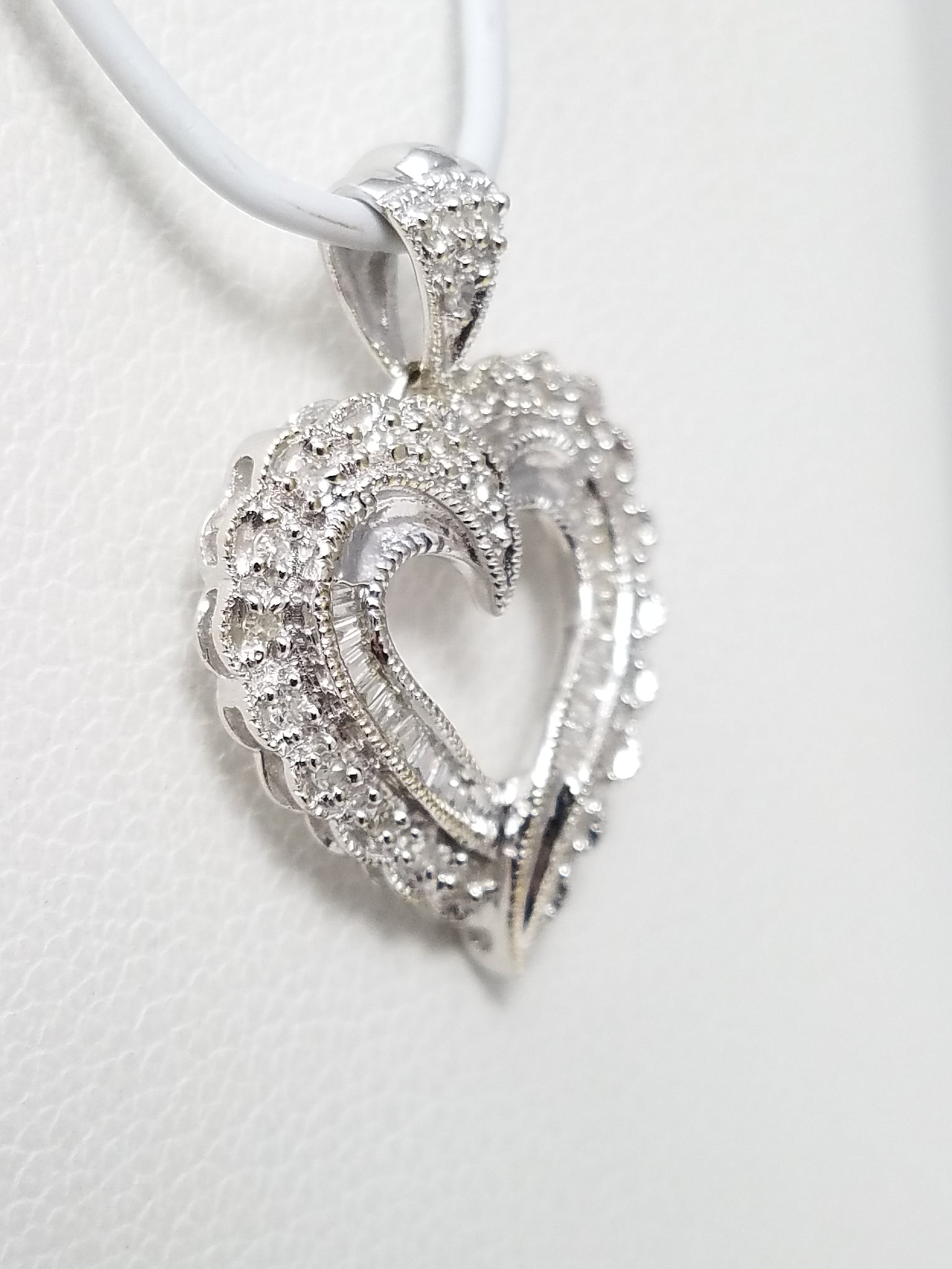 Precious 14k White gold Natural Diamond Heart Pendant