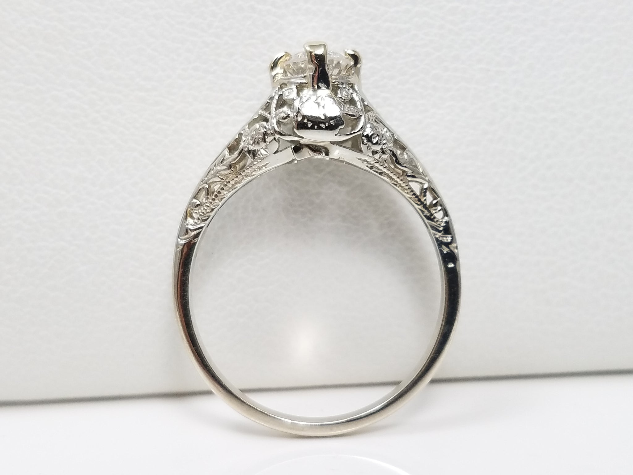Exquisite 1930's Art Deco 18k White Gold Natural Diamond Engagement Ring