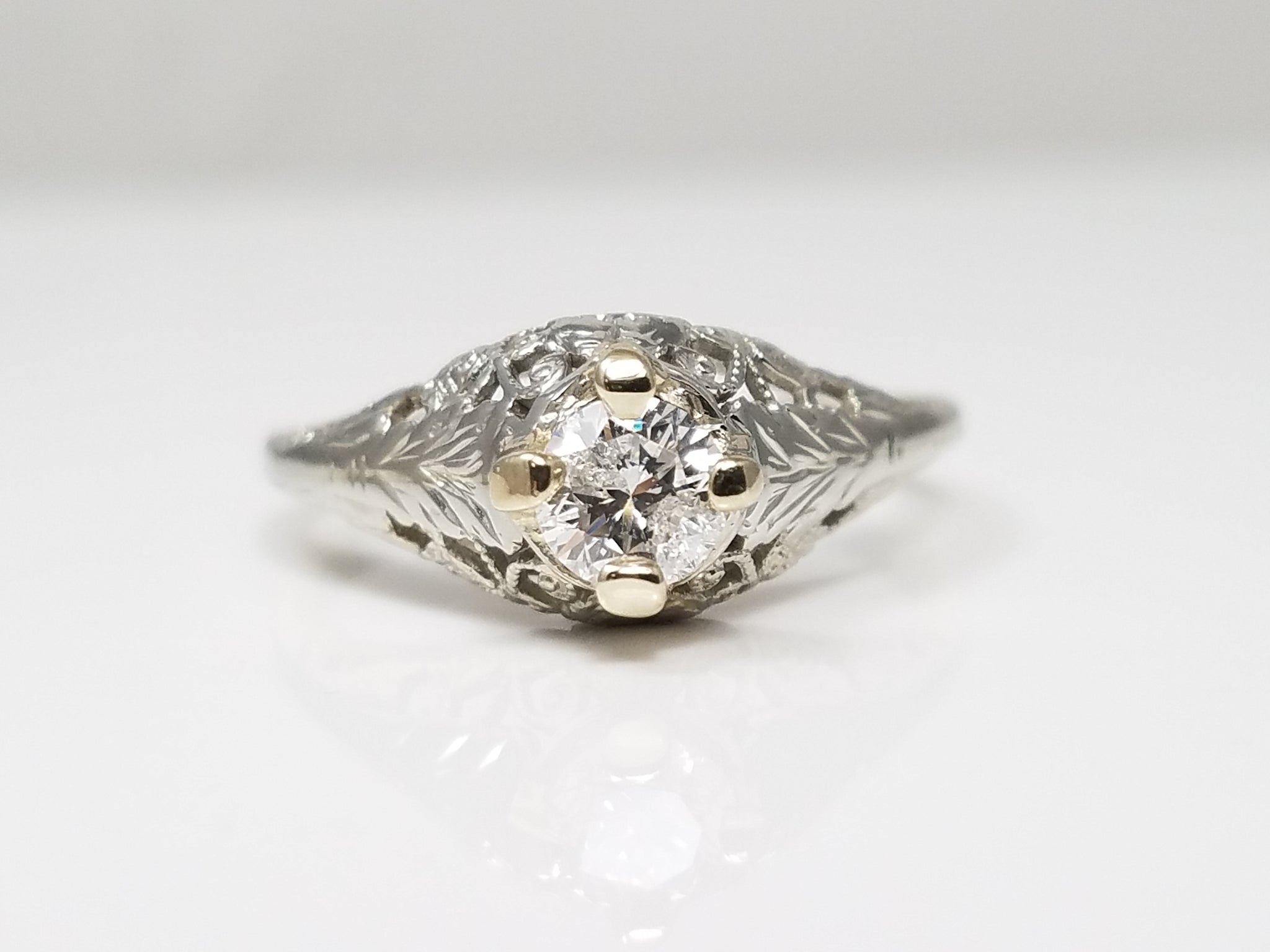 Exquisite 1930's Art Deco 18k White Gold Natural Diamond Engagement Ring
