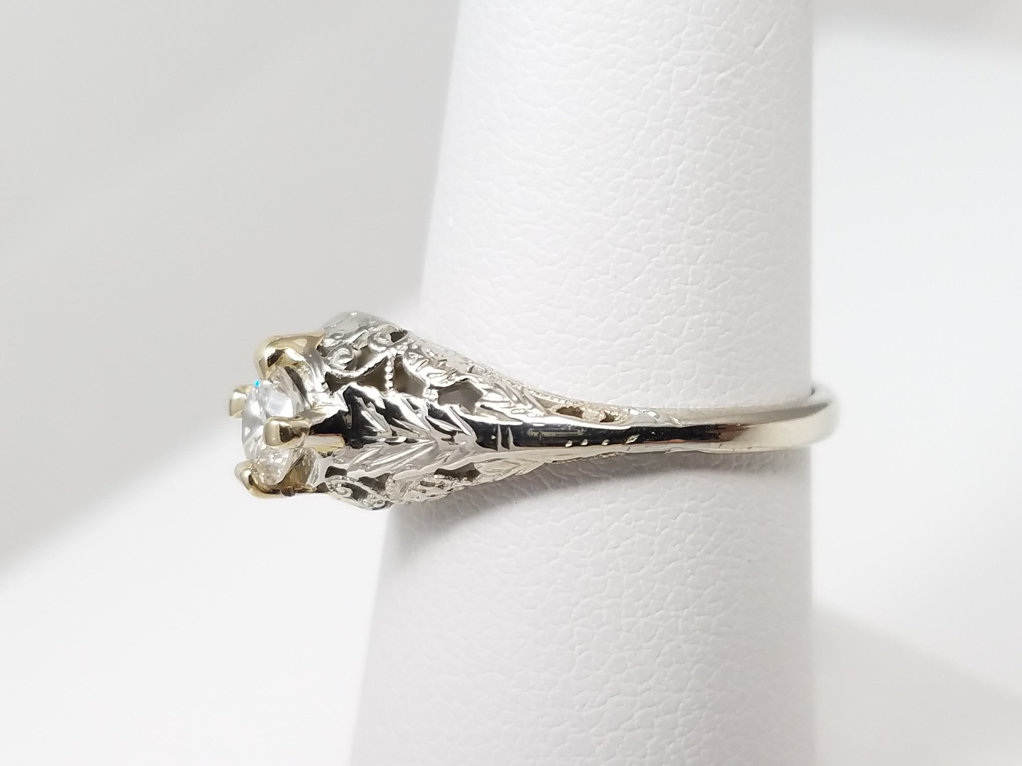 Exquisite 1930's Art Deco 18k White Gold Natural Diamond Engagement Ring