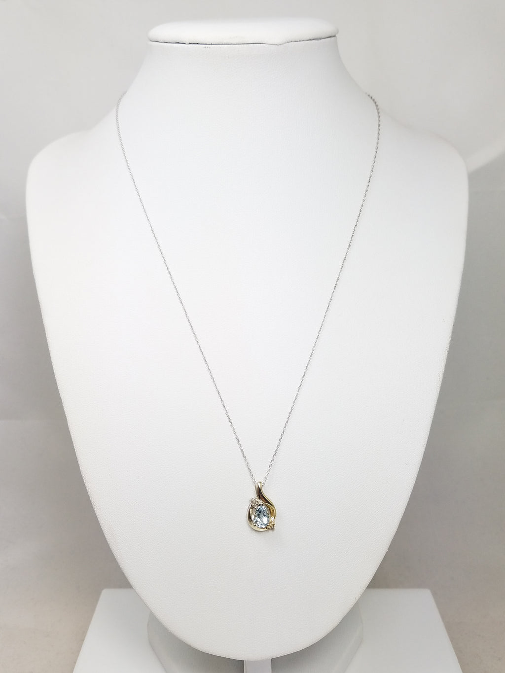 Elegant 18" 10k White Gold Natural Aquamarine Diamond Pendant Necklace