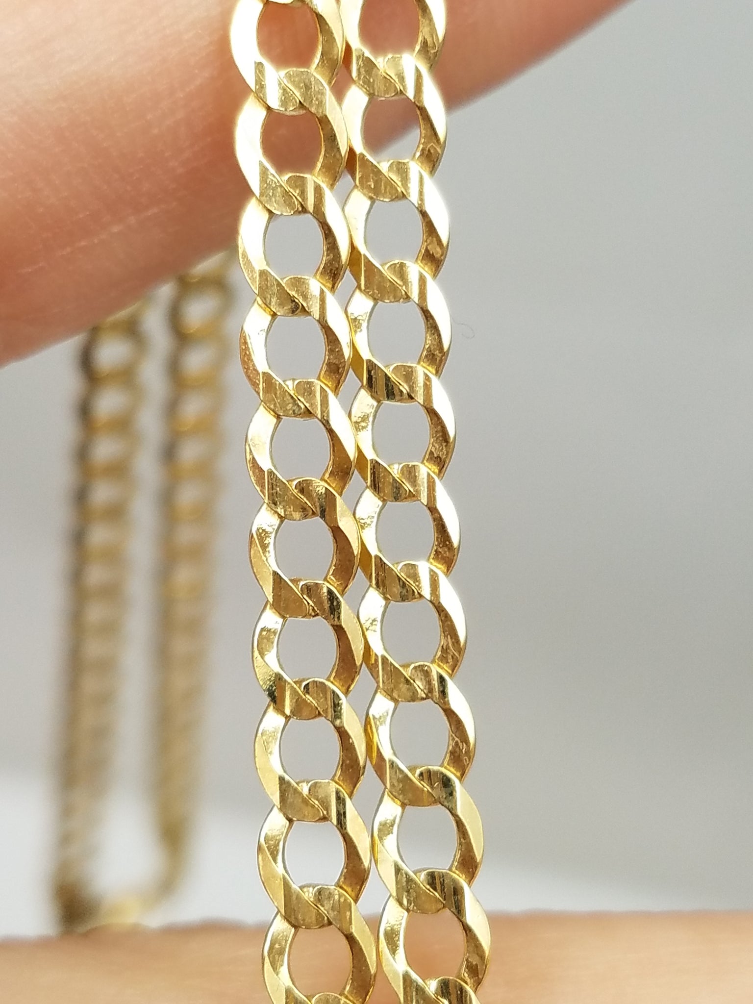 Thrilling 22" Solid 14k Yellow Gold Curb Link Chain Necklace