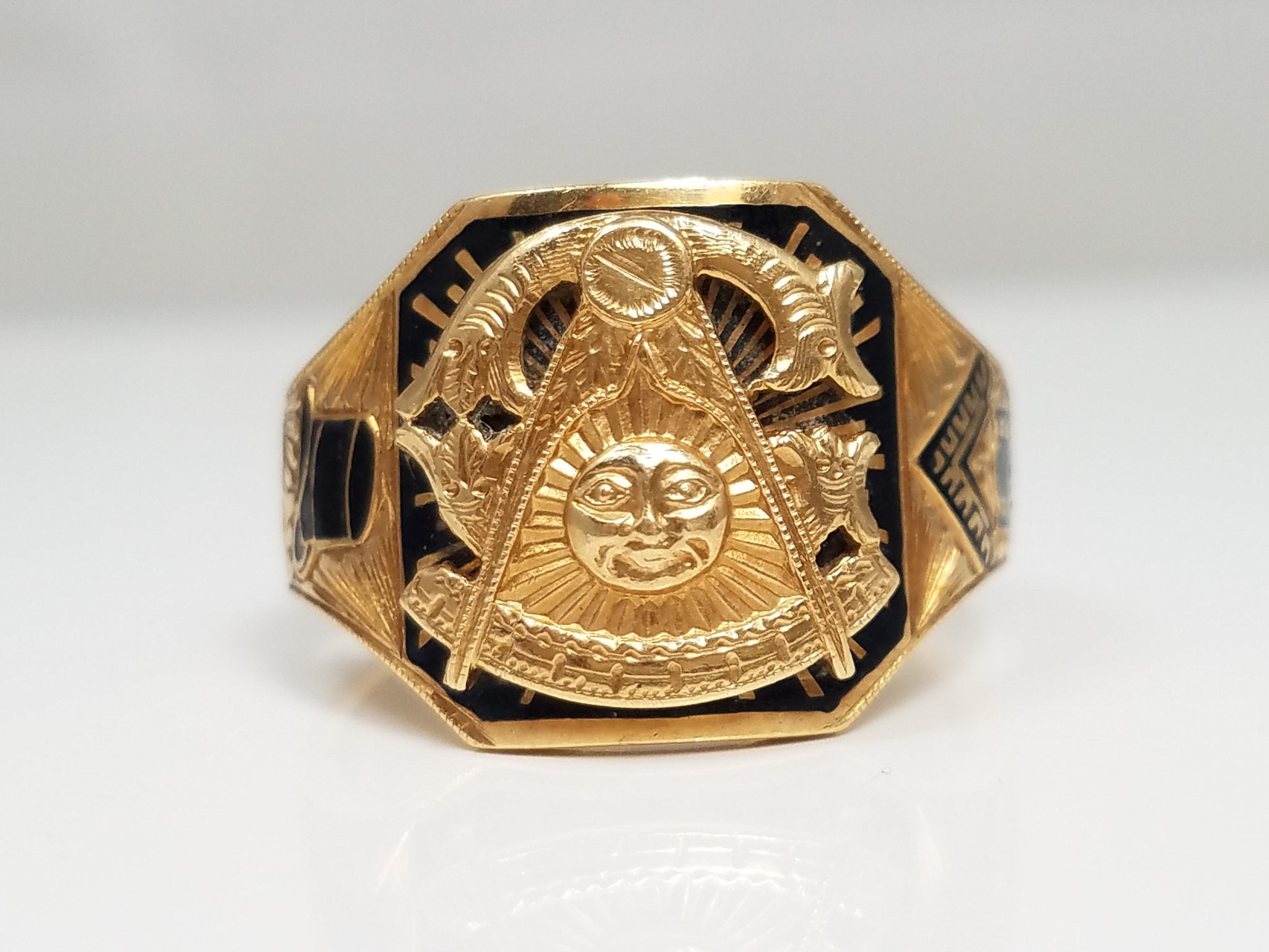 Vintage 14k Yellow Gold Enamel Masonic Ring