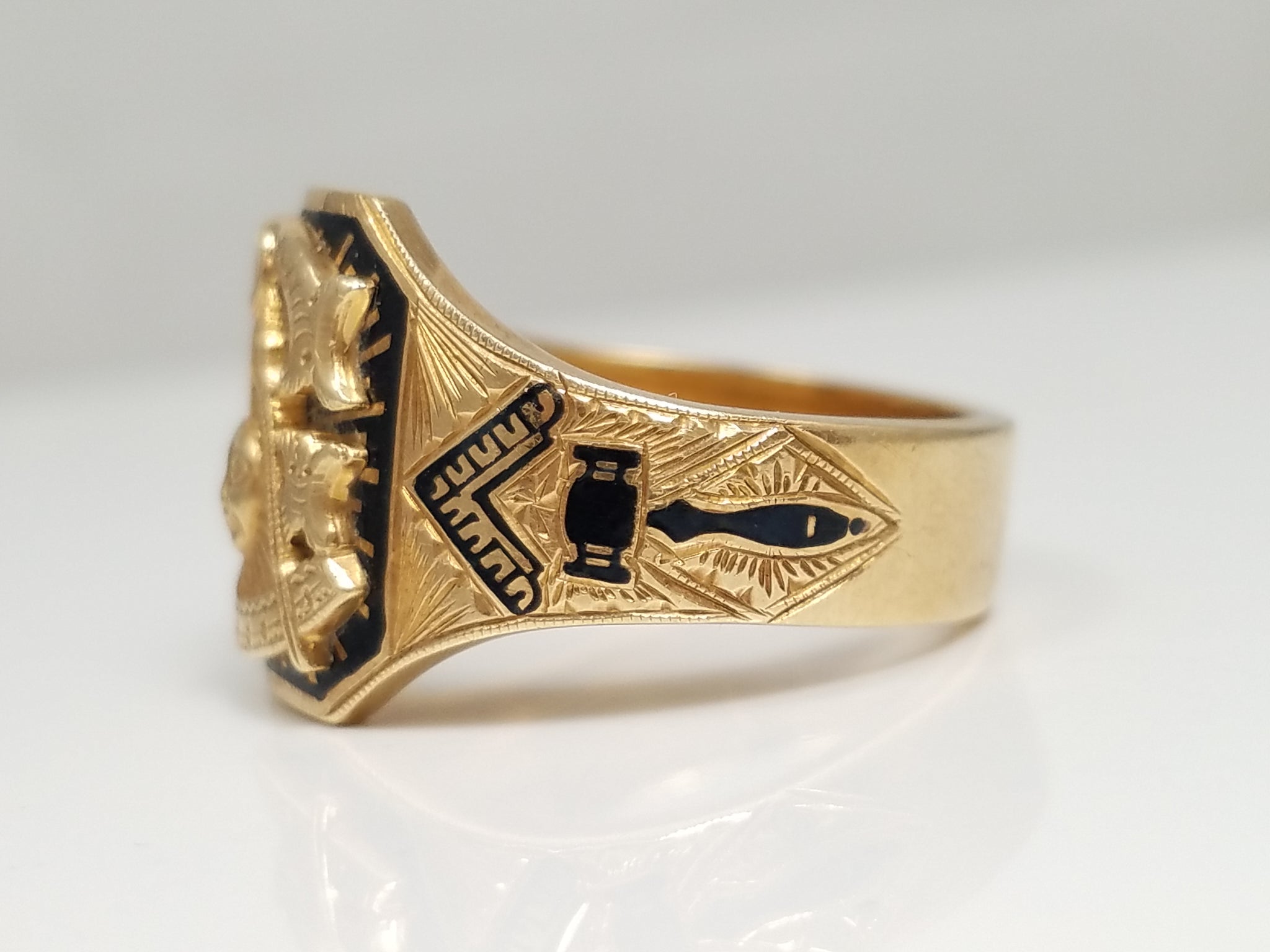 Vintage 14k Yellow Gold Enamel Masonic Ring