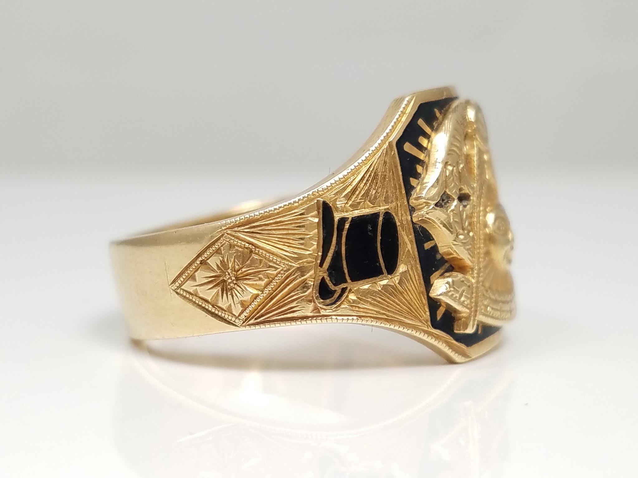 Vintage 14k Yellow Gold Enamel Masonic Ring