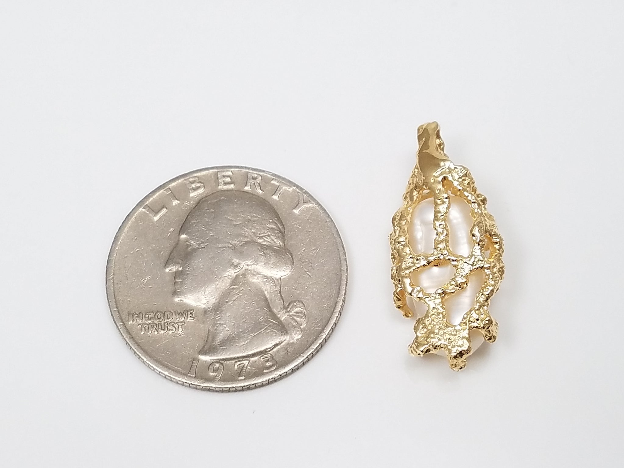 Glamorous Vintage 13k Yellow Gold Cultured Freshwater Pearl Pendant