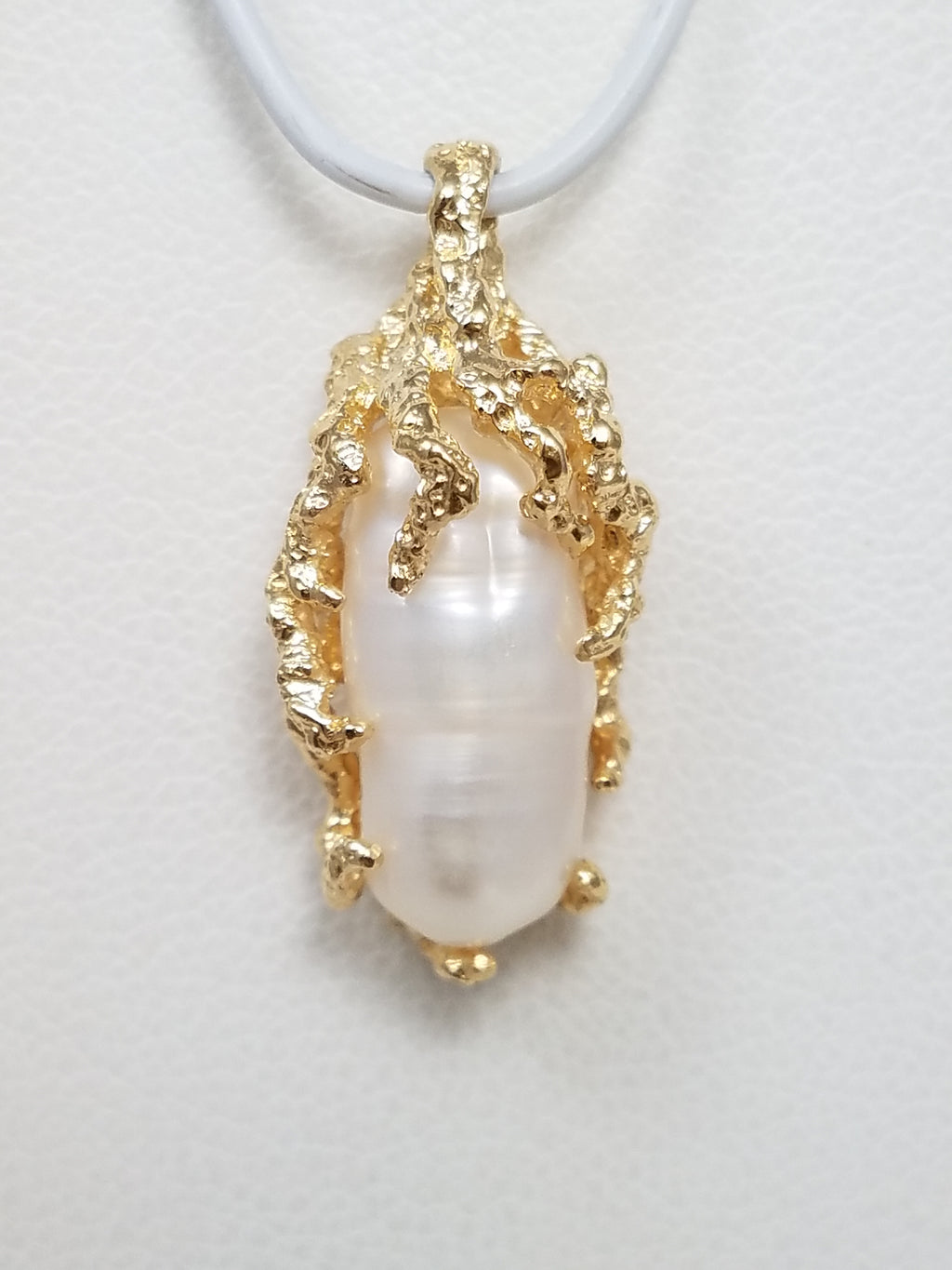 Glamorous Vintage 13k Yellow Gold Cultured Freshwater Pearl Pendant