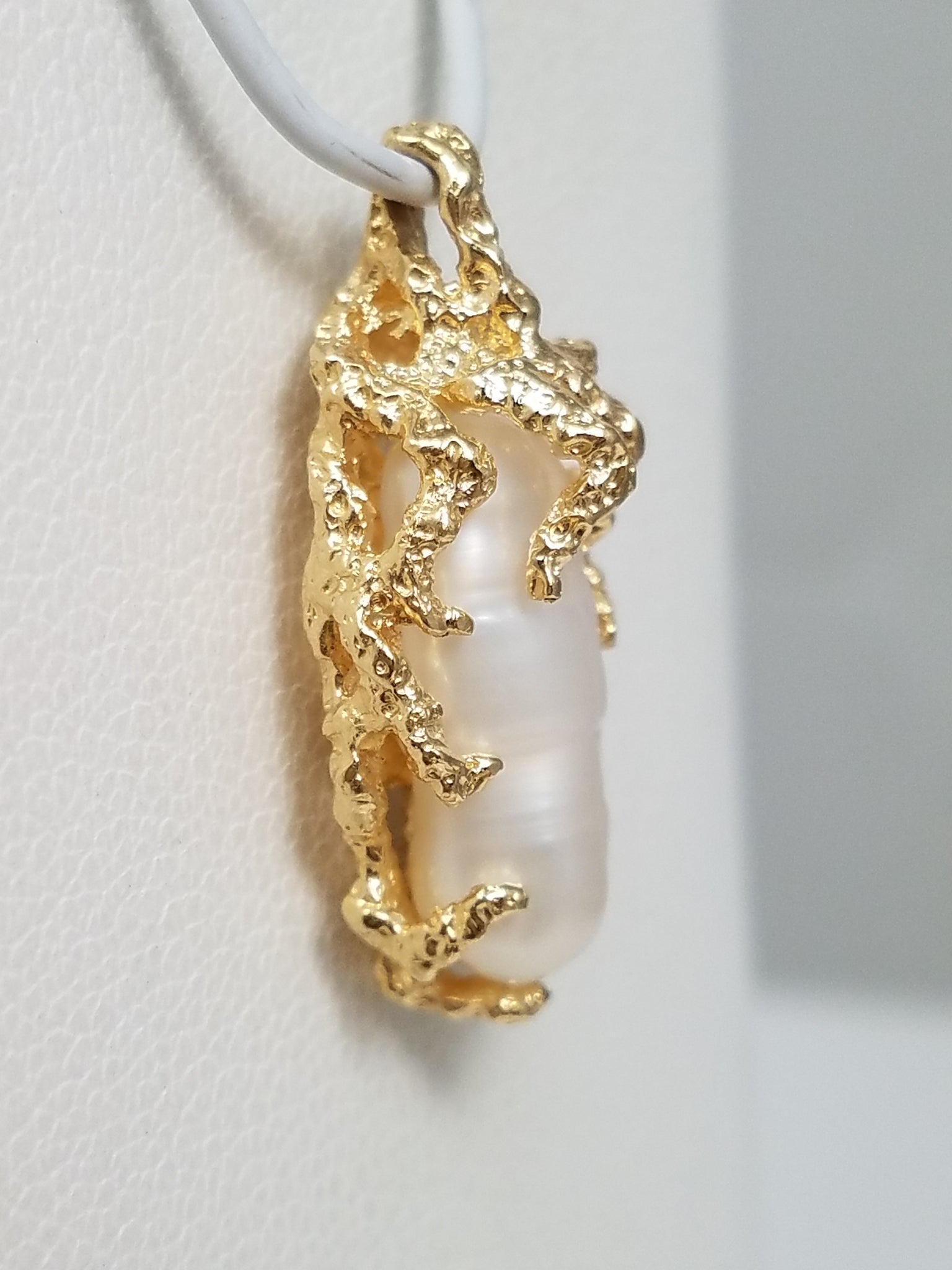 Glamorous Vintage 13k Yellow Gold Cultured Freshwater Pearl Pendant