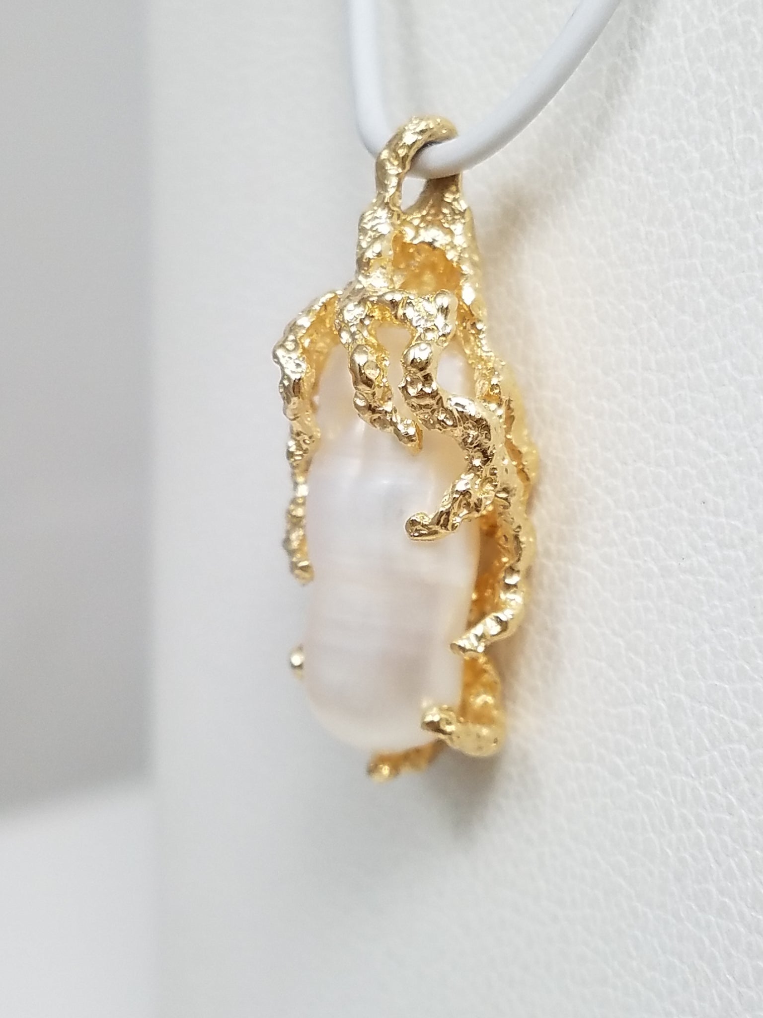 Glamorous Vintage 13k Yellow Gold Cultured Freshwater Pearl Pendant