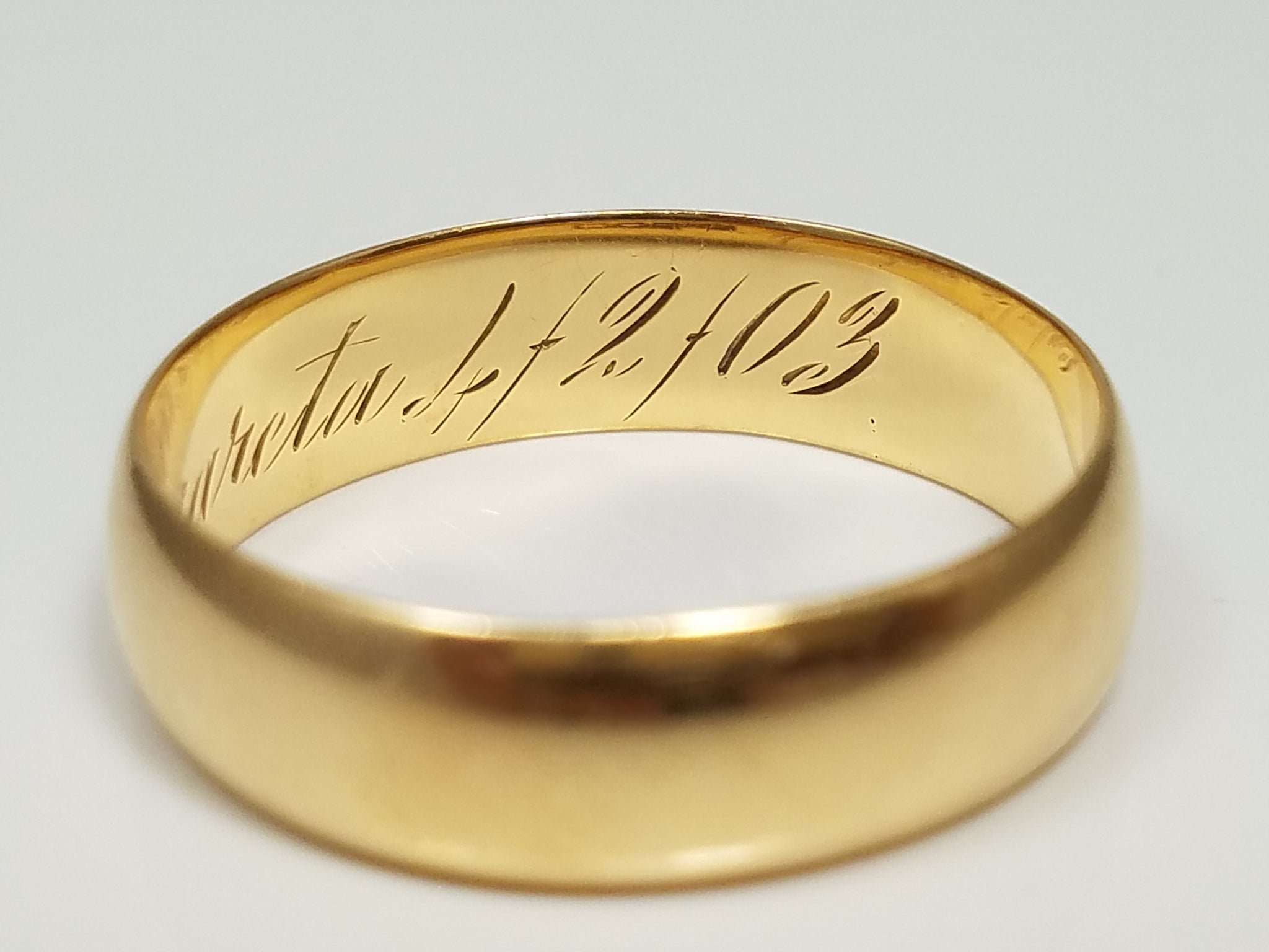 Classic 18k Yellow Gold Victorian Wedding Ring Band