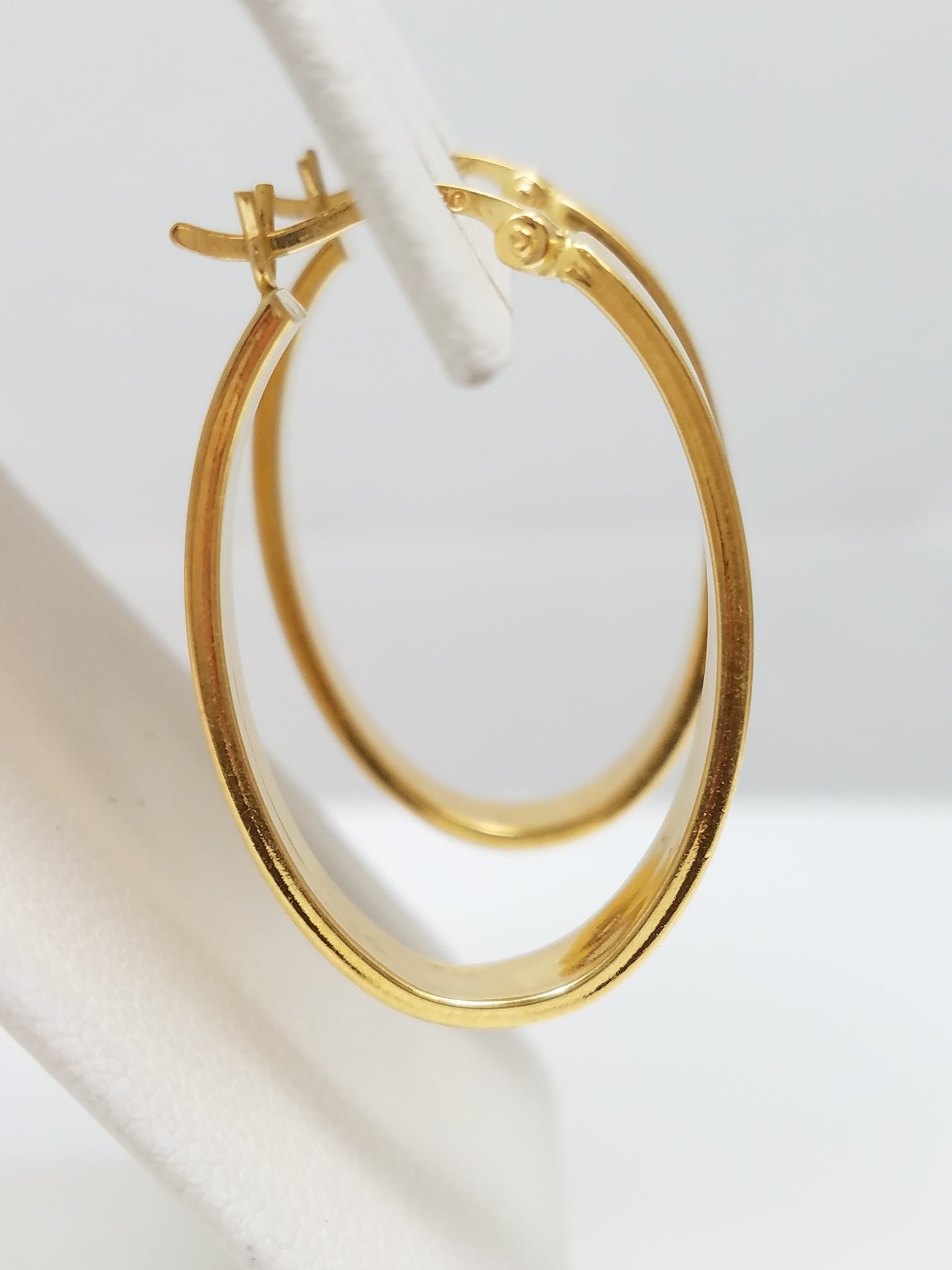Everyday 18k Yellow Gold Hollow Oval Hoop Earrings