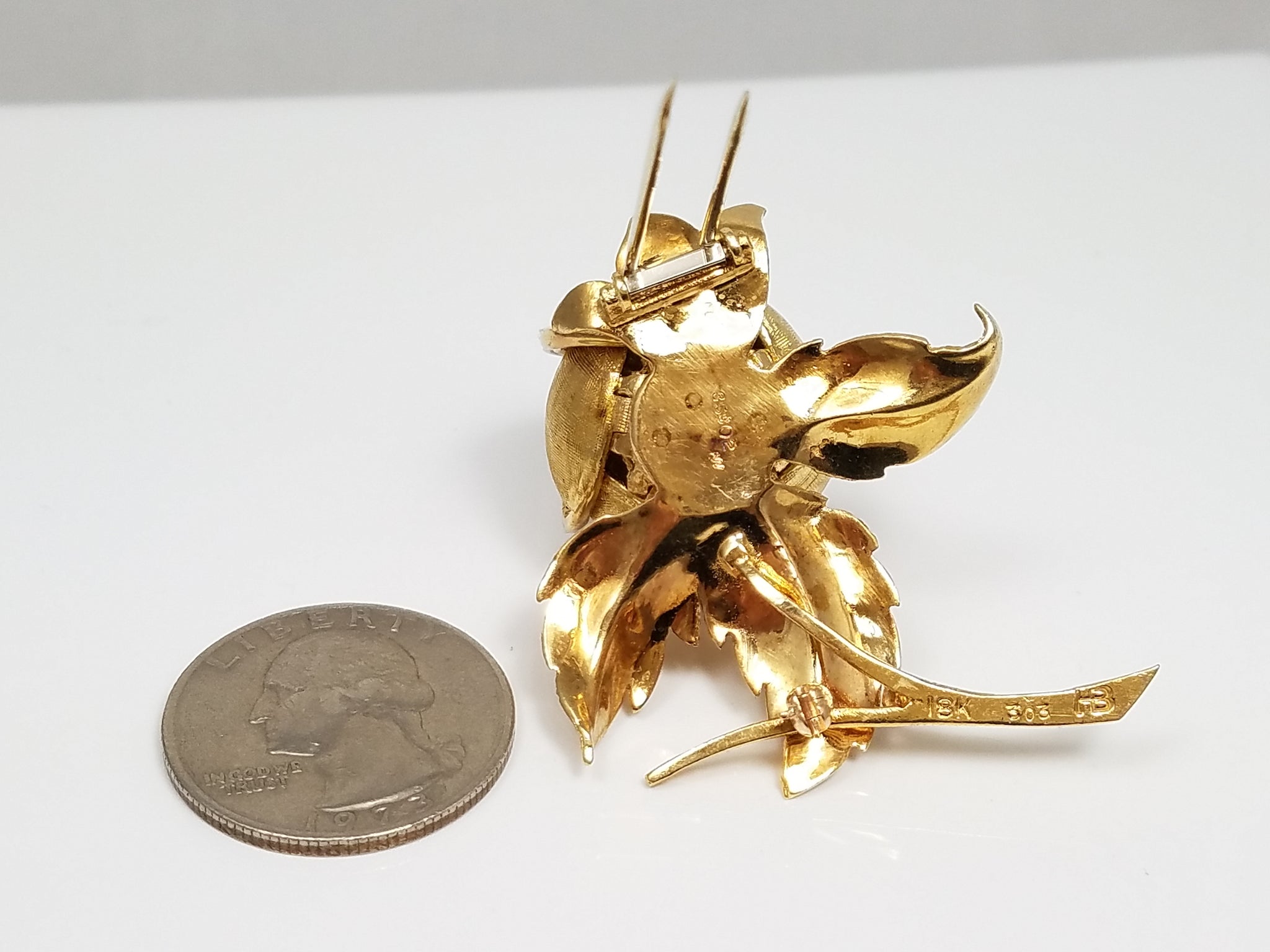 Exquisite 18k Yellow Gold Natural Diamond Articulated Flower Brooch/Pin