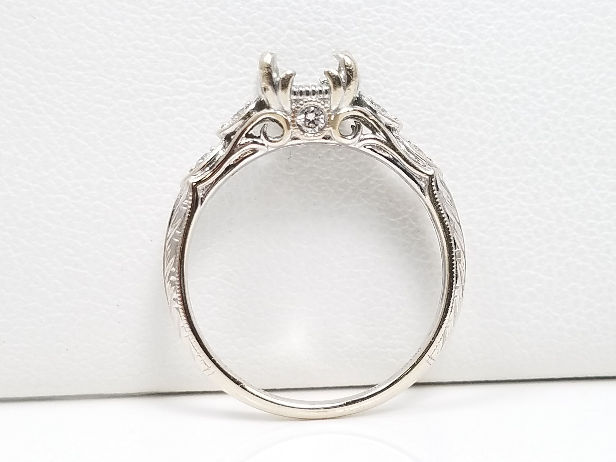 Amazing 18k White Gold Natural Diamond Engagement Ring Mount