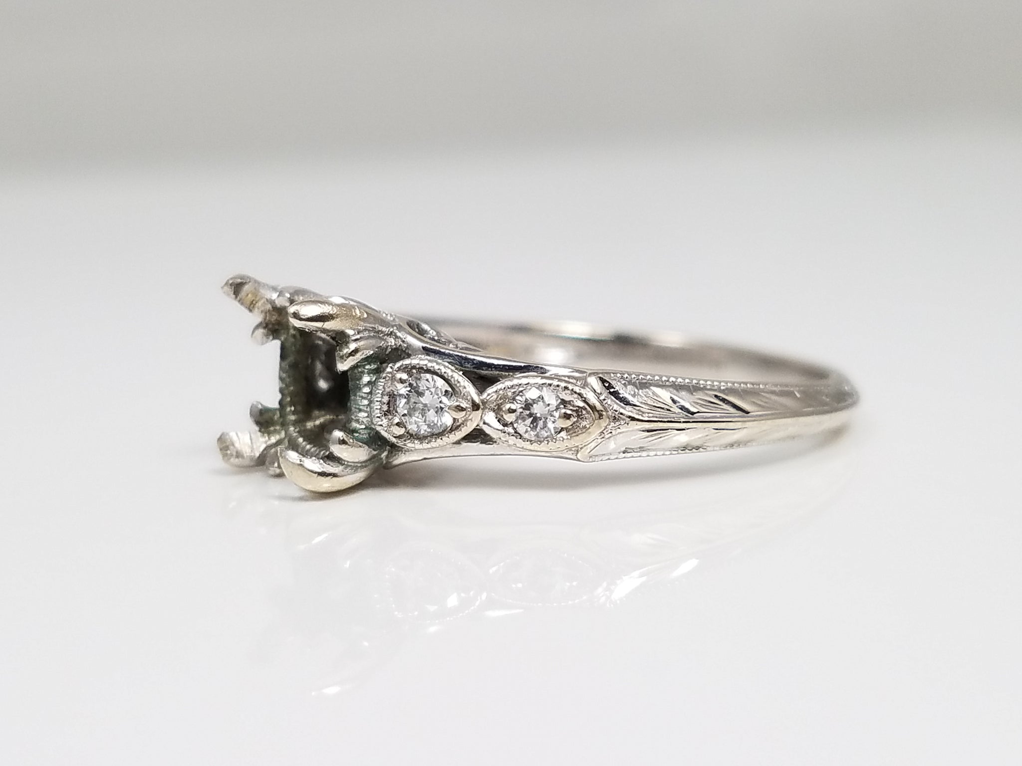 Amazing 18k White Gold Natural Diamond Engagement Ring Mount