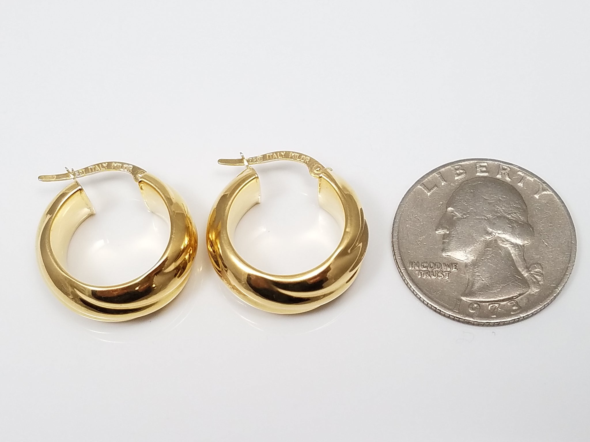 Grand 18k Yellow Gold Hollow Hoop Earrings