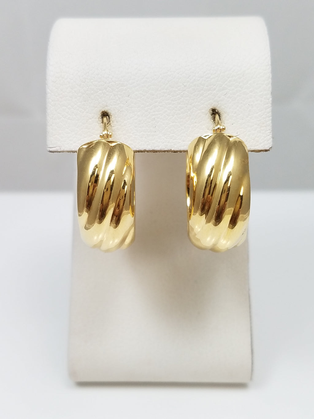 Grand 18k Yellow Gold Hollow Hoop Earrings