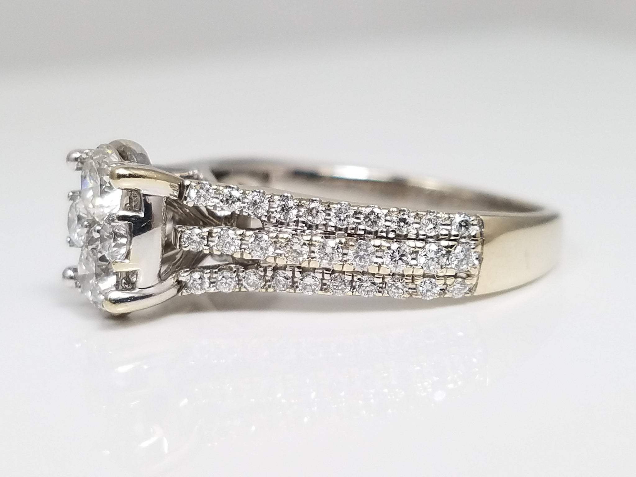 Flashy 14k White Gold Natural Diamond Engagement Ring