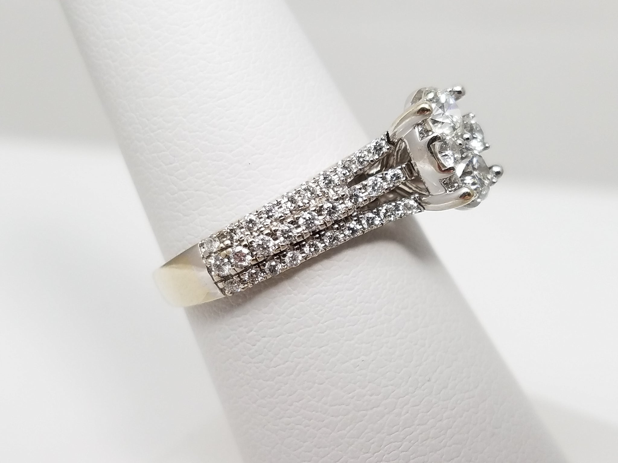 Flashy 14k White Gold Natural Diamond Engagement Ring