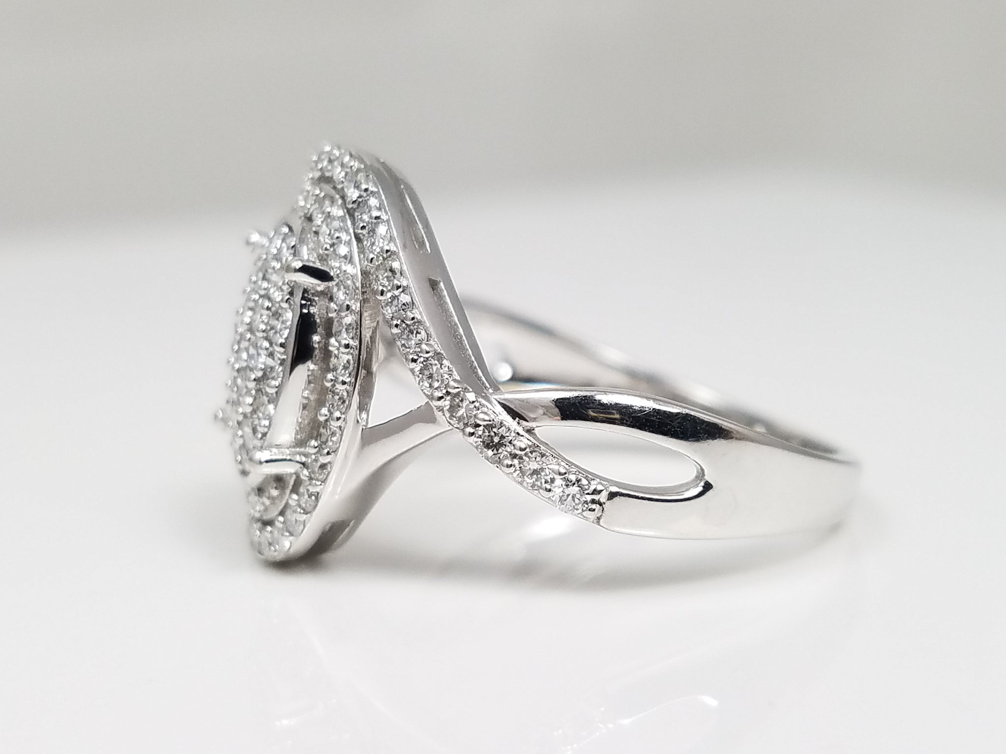 Flashy 14k White Gold Natural Diamond Cluster Ring