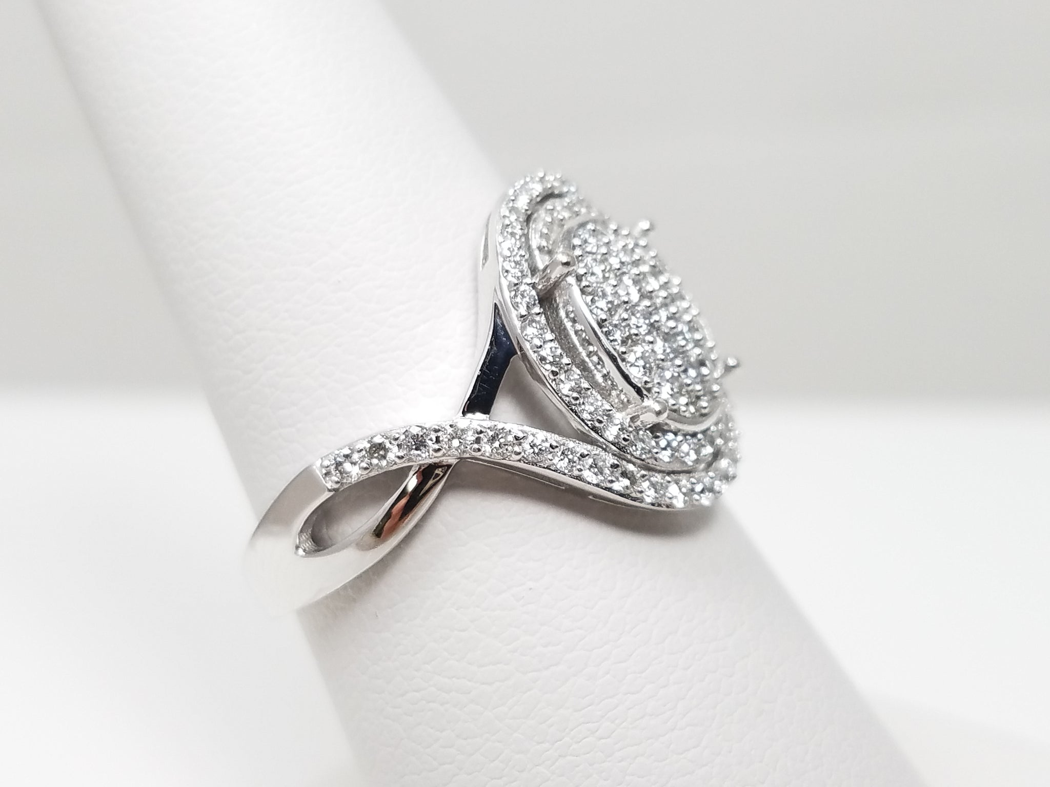 Flashy 14k White Gold Natural Diamond Cluster Ring