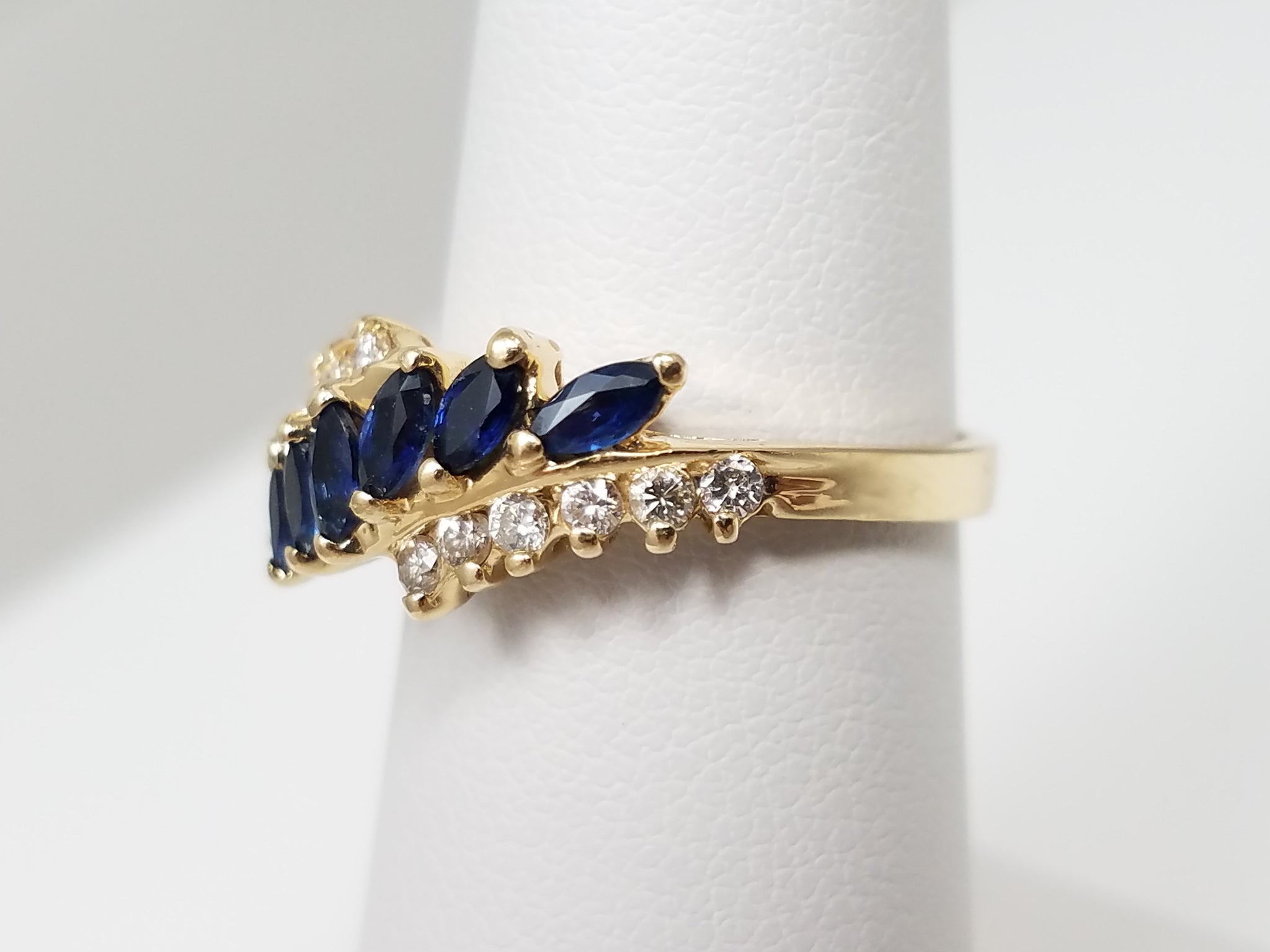 Attractive 14k Yellow Gold Natural Sapphire Diamond Ring Band