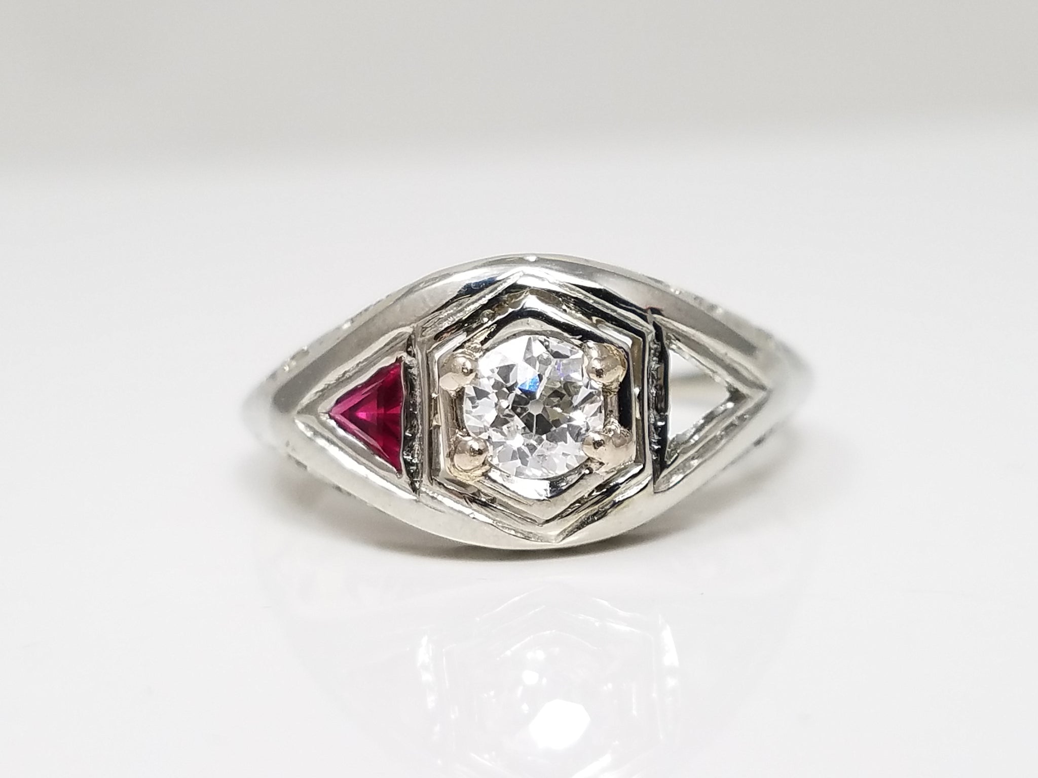 Elegant 1930's Art Deco 18k White Gold Natural Diamond Synthetic Ruby Engagement Ring To Restore