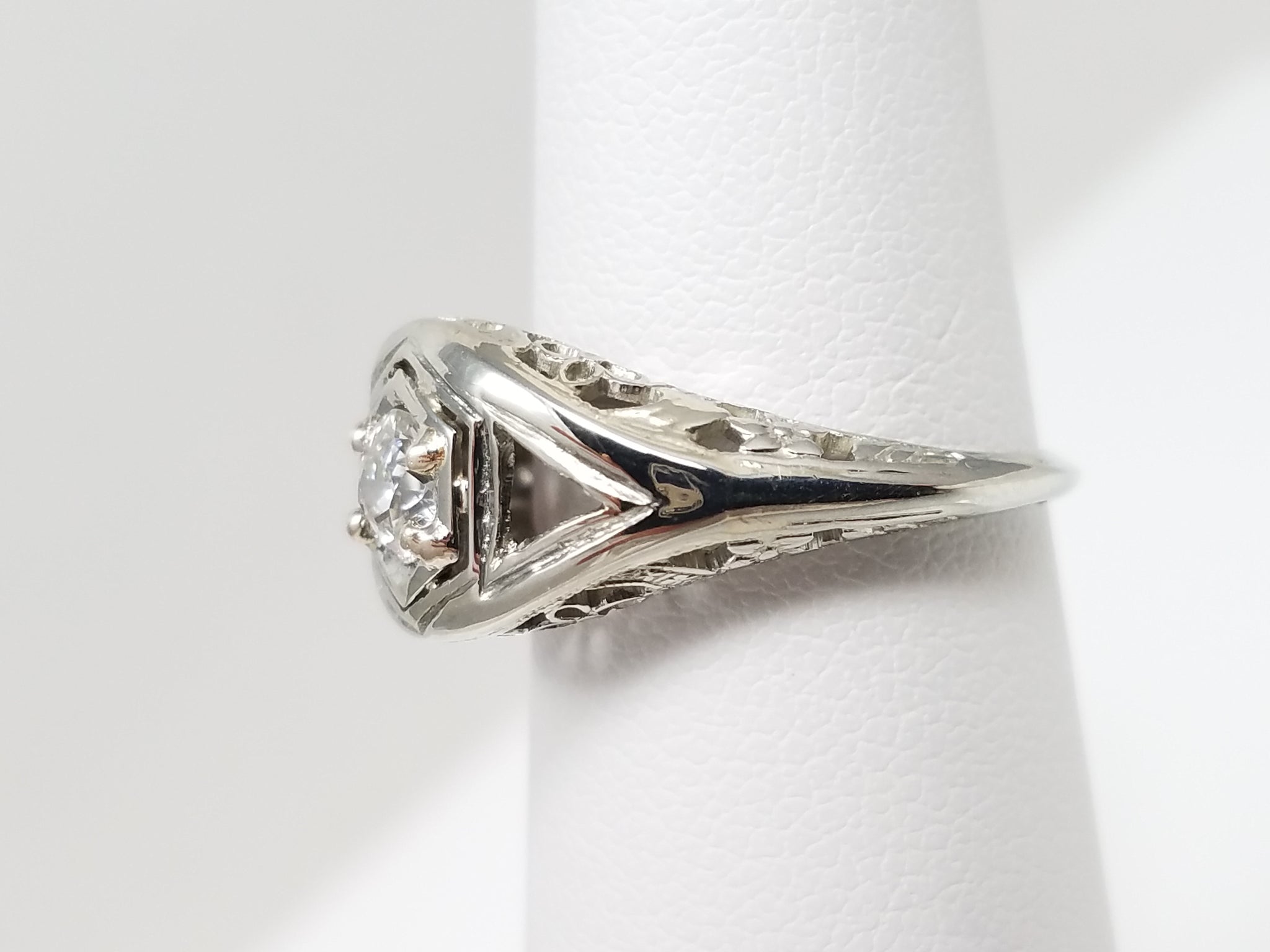 Elegant 1930's Art Deco 18k White Gold Natural Diamond Synthetic Ruby Engagement Ring To Restore