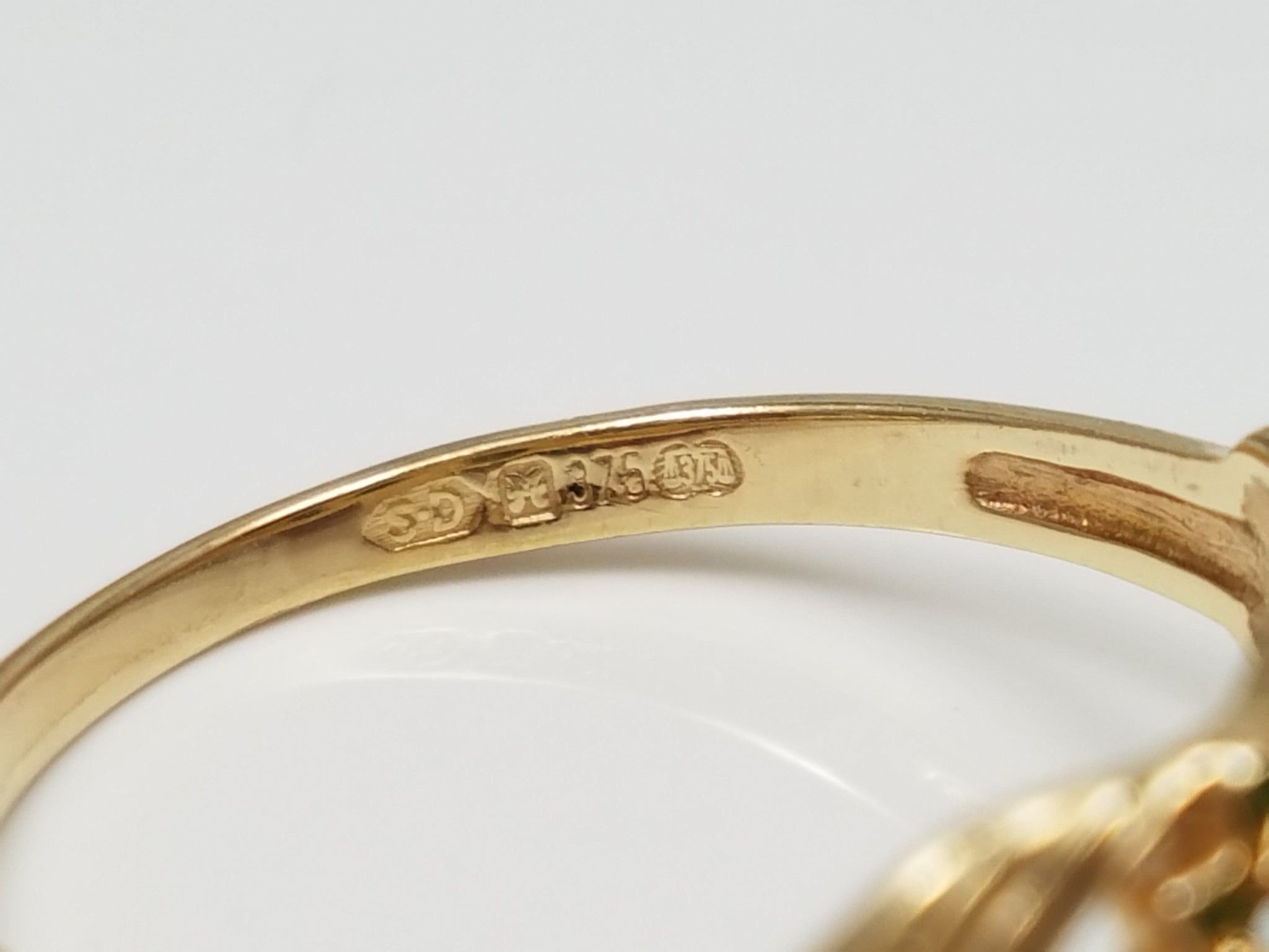 Green Dyed Onyx Claddagh Ring in 9k Yellow Gold