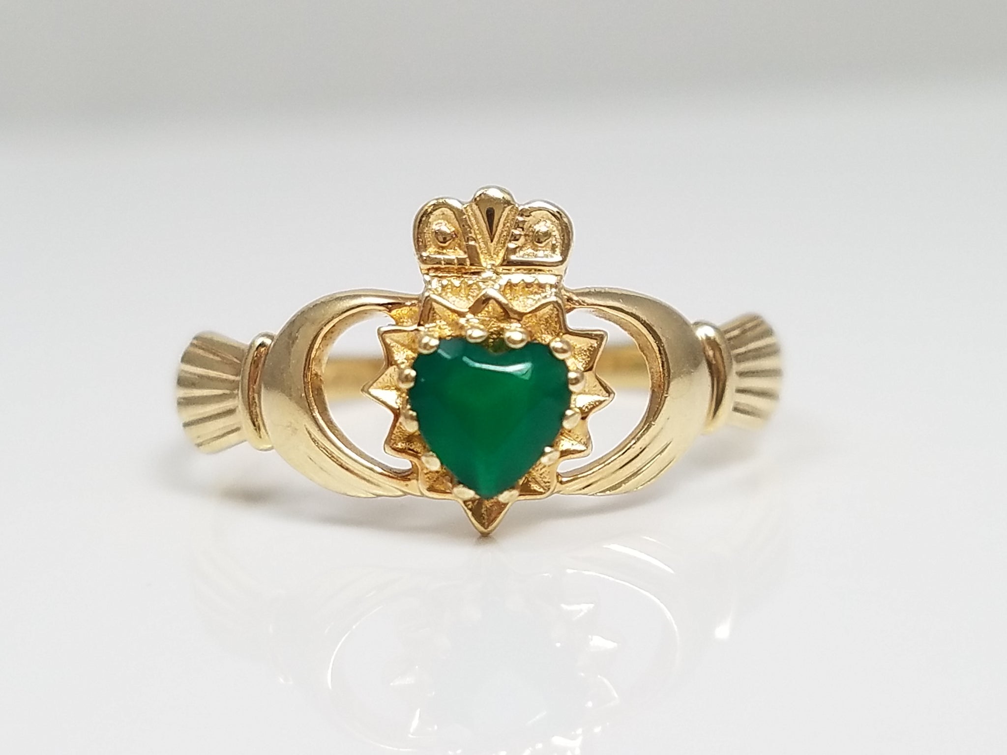 Green Dyed Onyx Claddagh Ring in 9k Yellow Gold