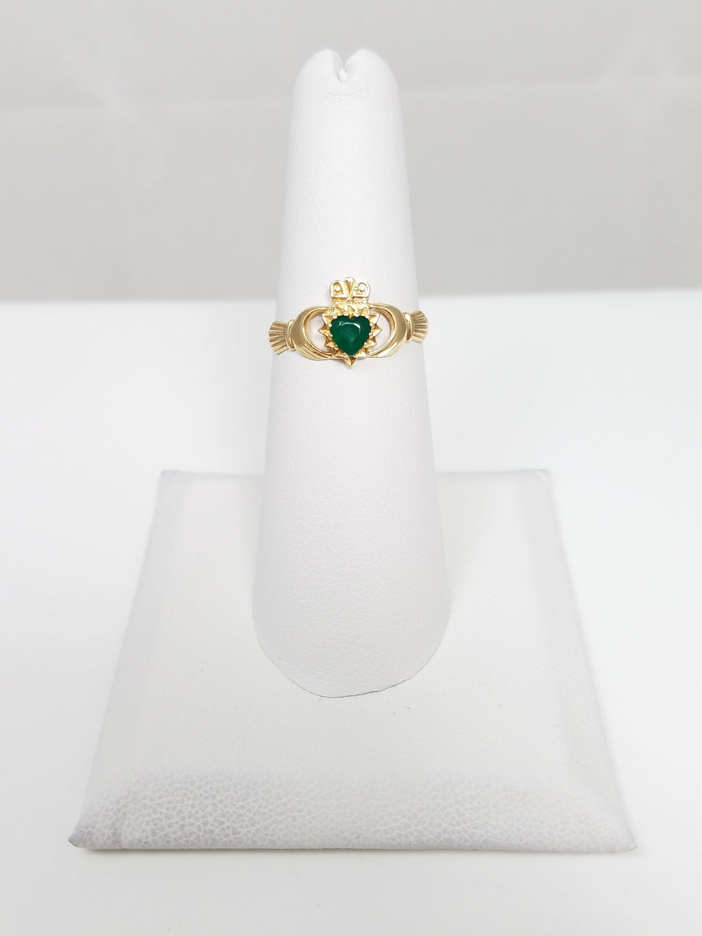 Green Dyed Onyx Claddagh Ring in 9k Yellow Gold