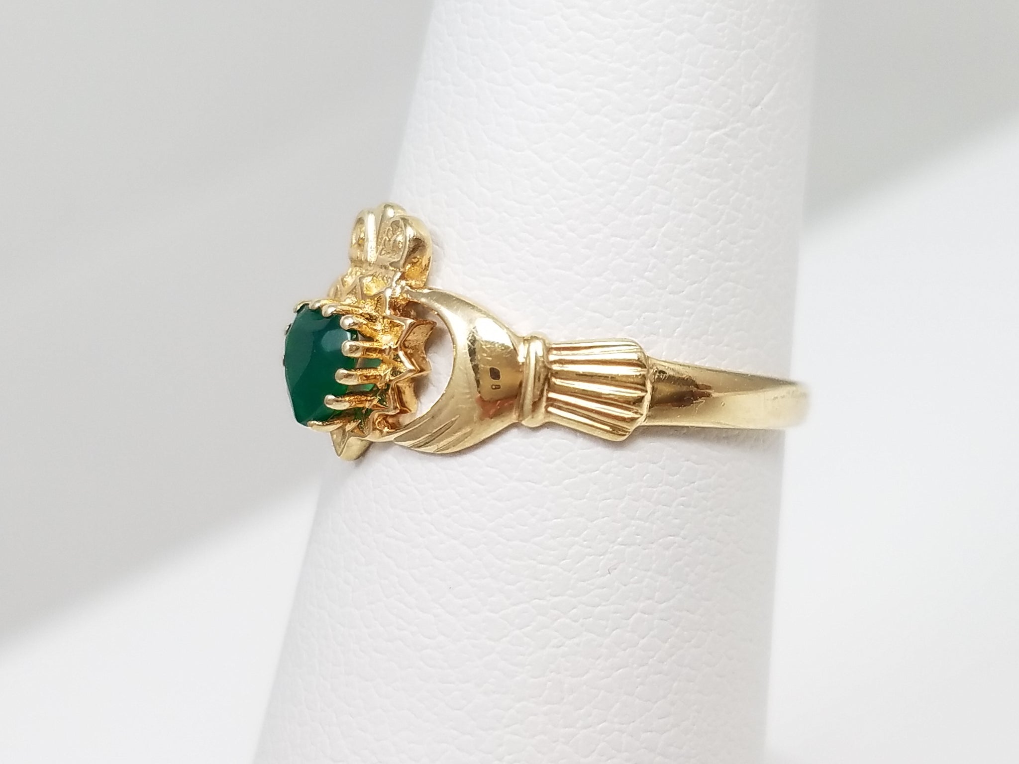 Green Dyed Onyx Claddagh Ring in 9k Yellow Gold