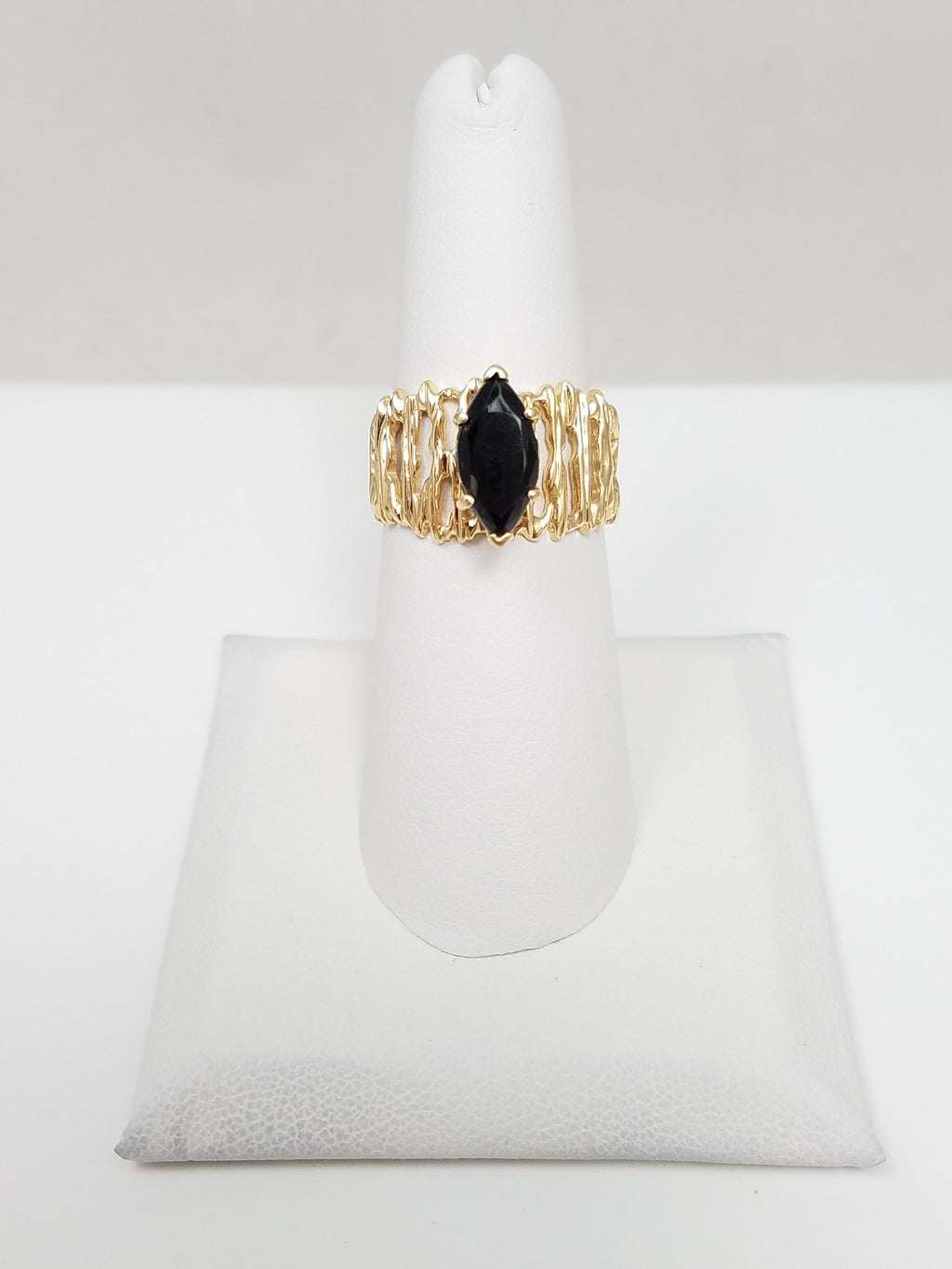 Stylish 14k Yellow Gold Natural Onyx Ring