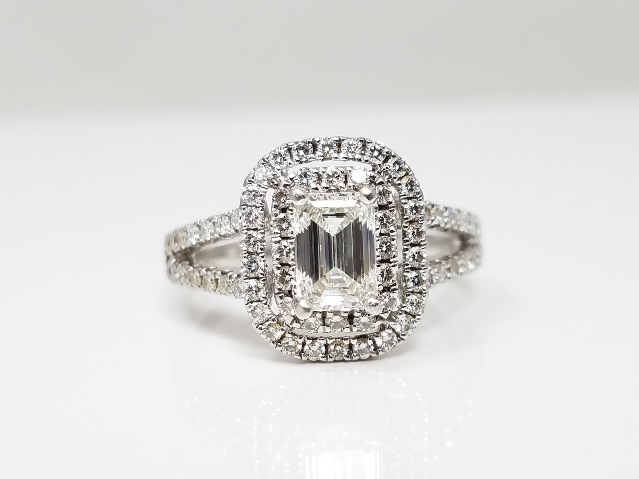 Magnificent Platinum 1ctw Natural Diamond Engagement Ring