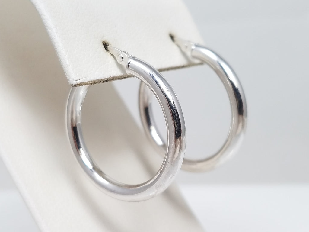 Classic 14k White Gold Hollow Hoop Earrings