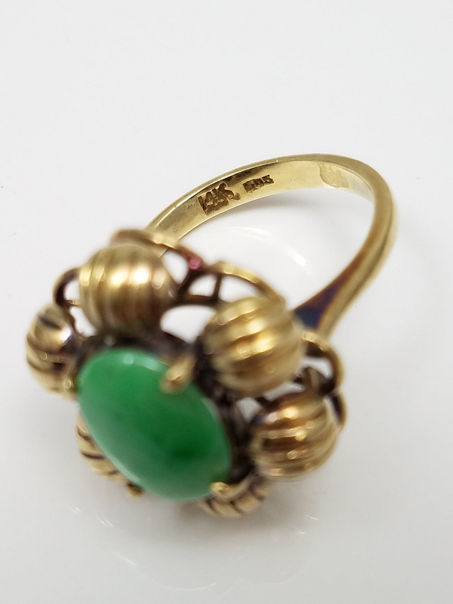 Vintage 14k Yellow Gold Natural Jade Flower Ring