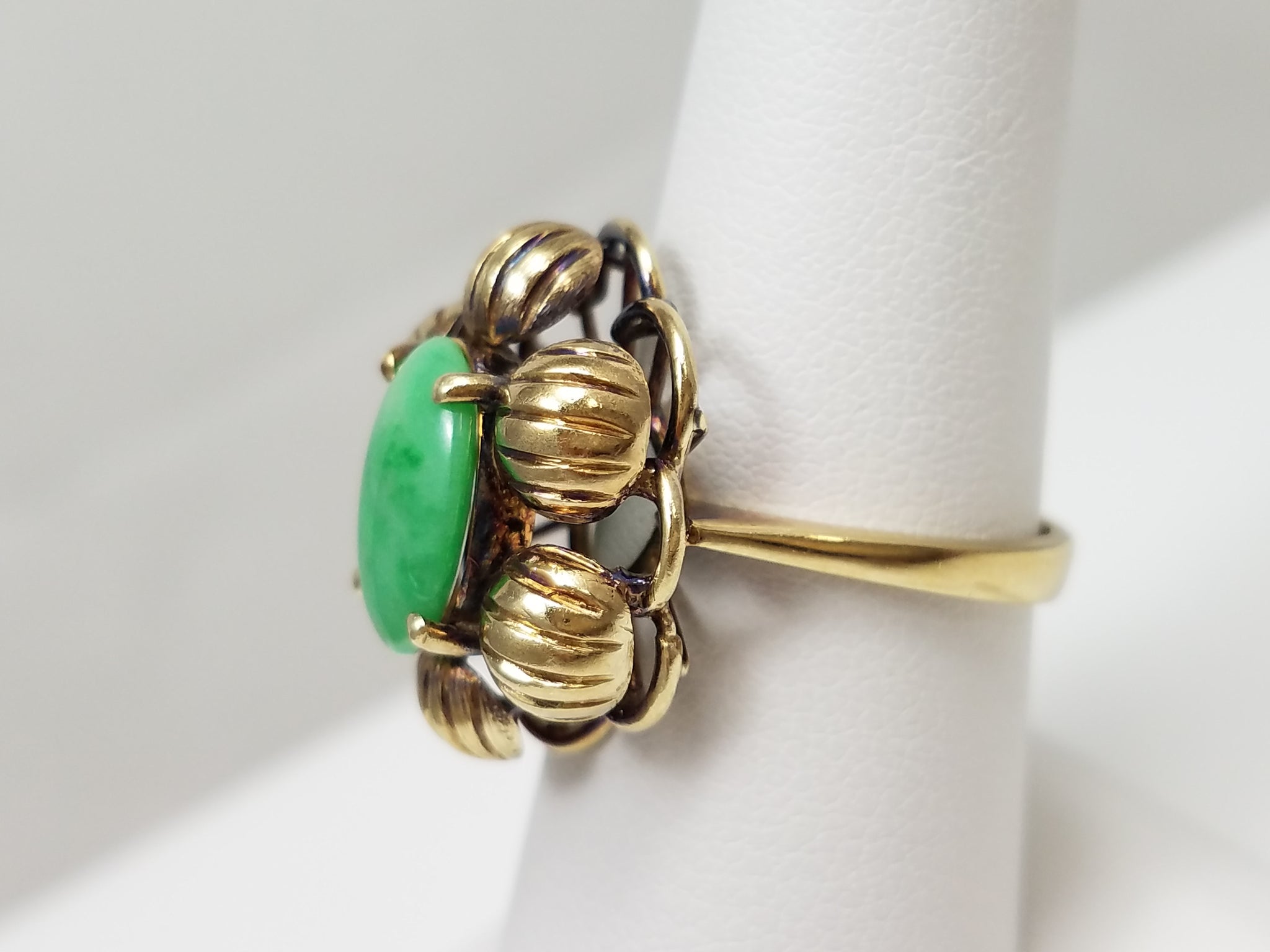 Vintage 14k Yellow Gold Natural Jade Flower Ring
